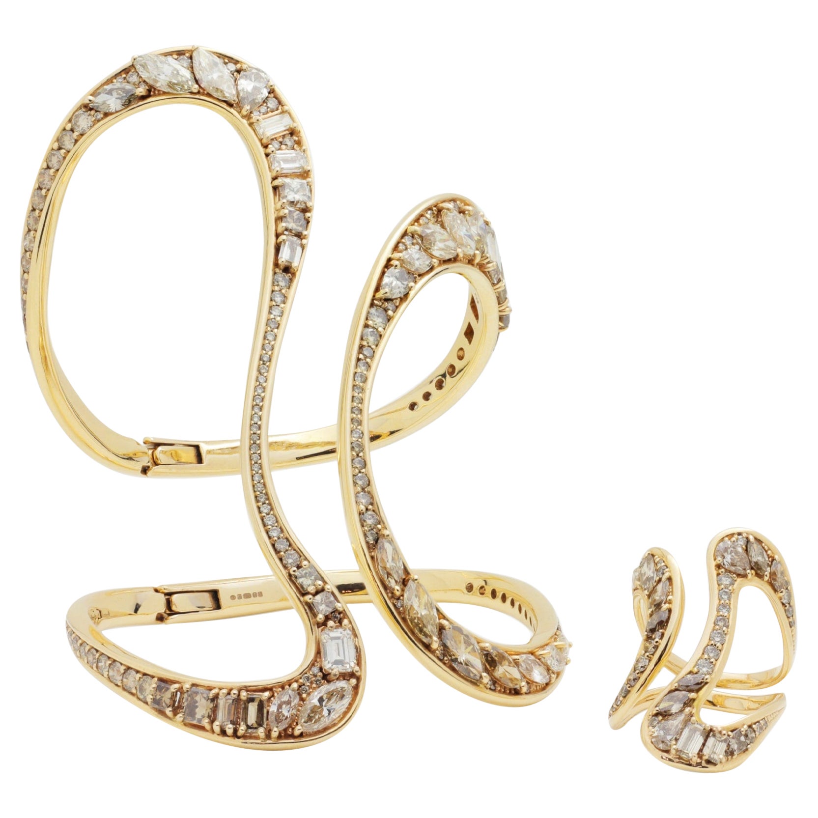 18 Karat Gold Cuff and Ring 'Stream' Suite by Fernando Jorge