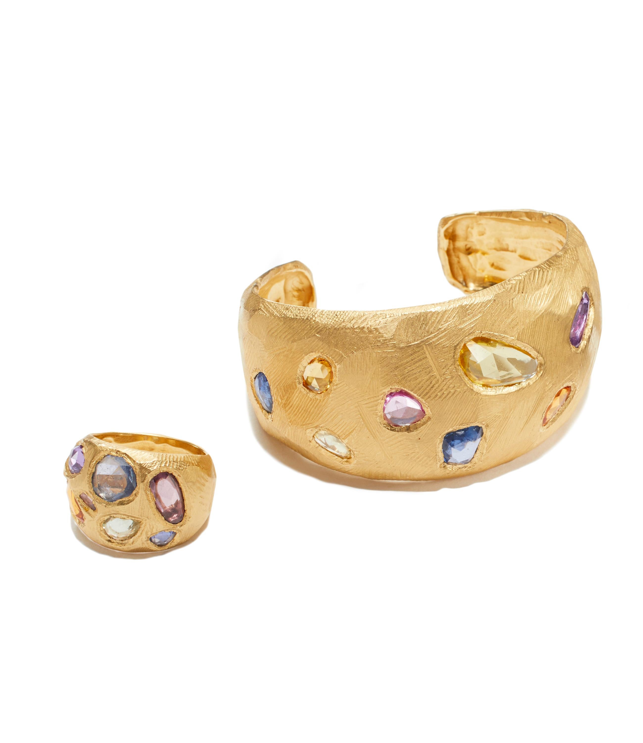 Artisan 18 Karat Gold Cuff Bracelet with over 10 Carat of Sapphires For Sale