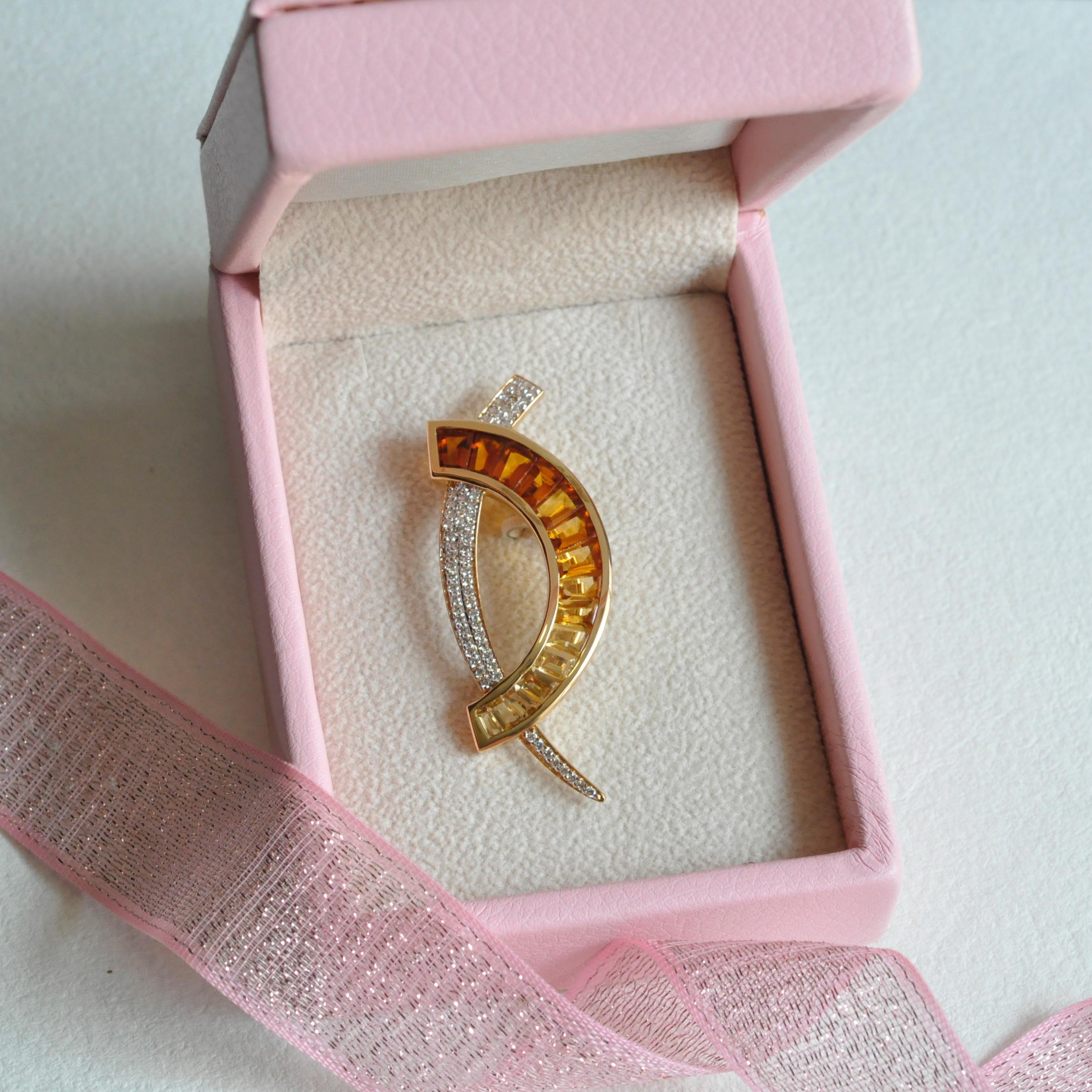 Collier pendentif broche en or 18 carats avec citrine taillée sur mesure et diamants baguettes en vente 4