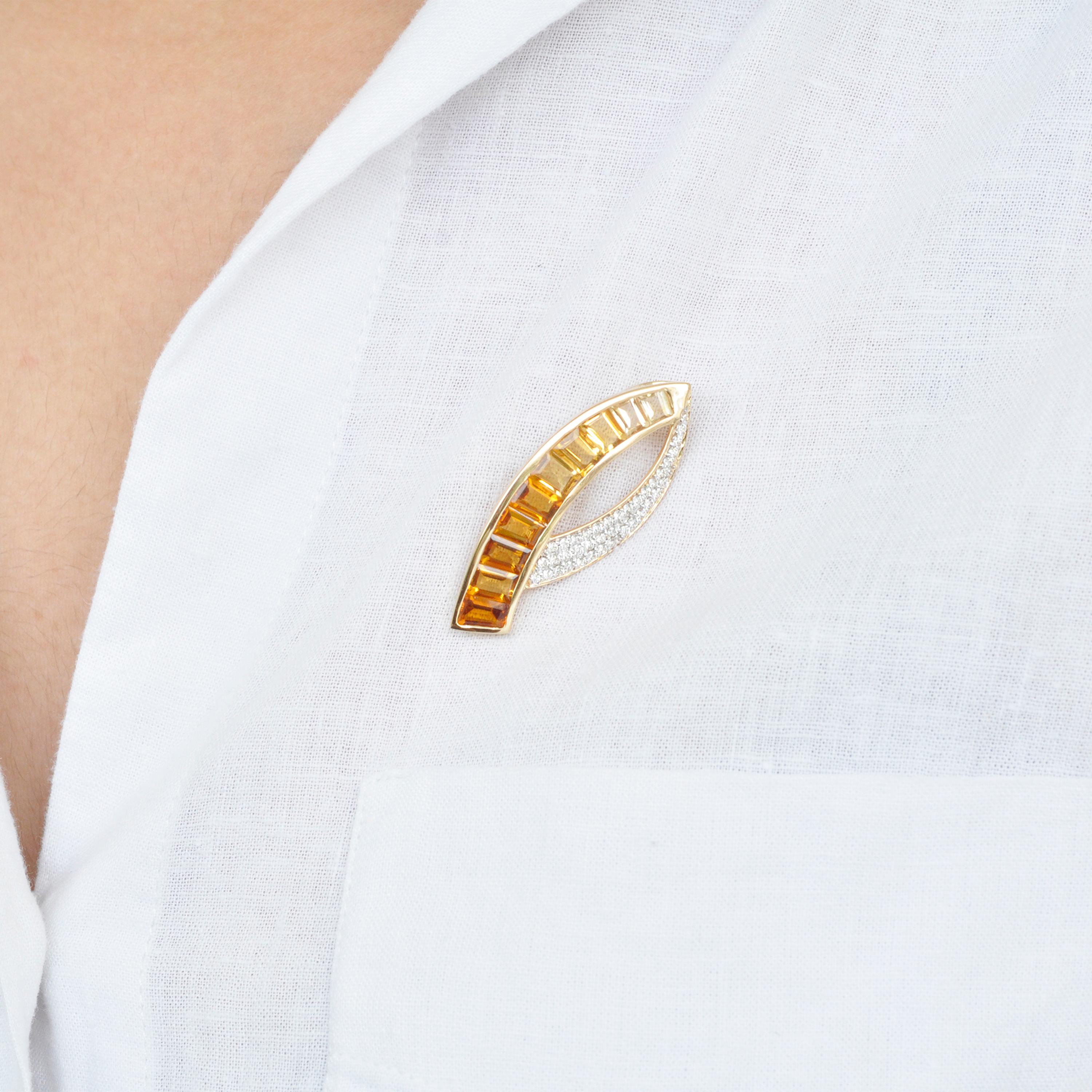 Contemporaneo Spilla in oro 18 carati con ciondolo di diamanti Citrino Baguette con taglio graduale personalizzato in vendita