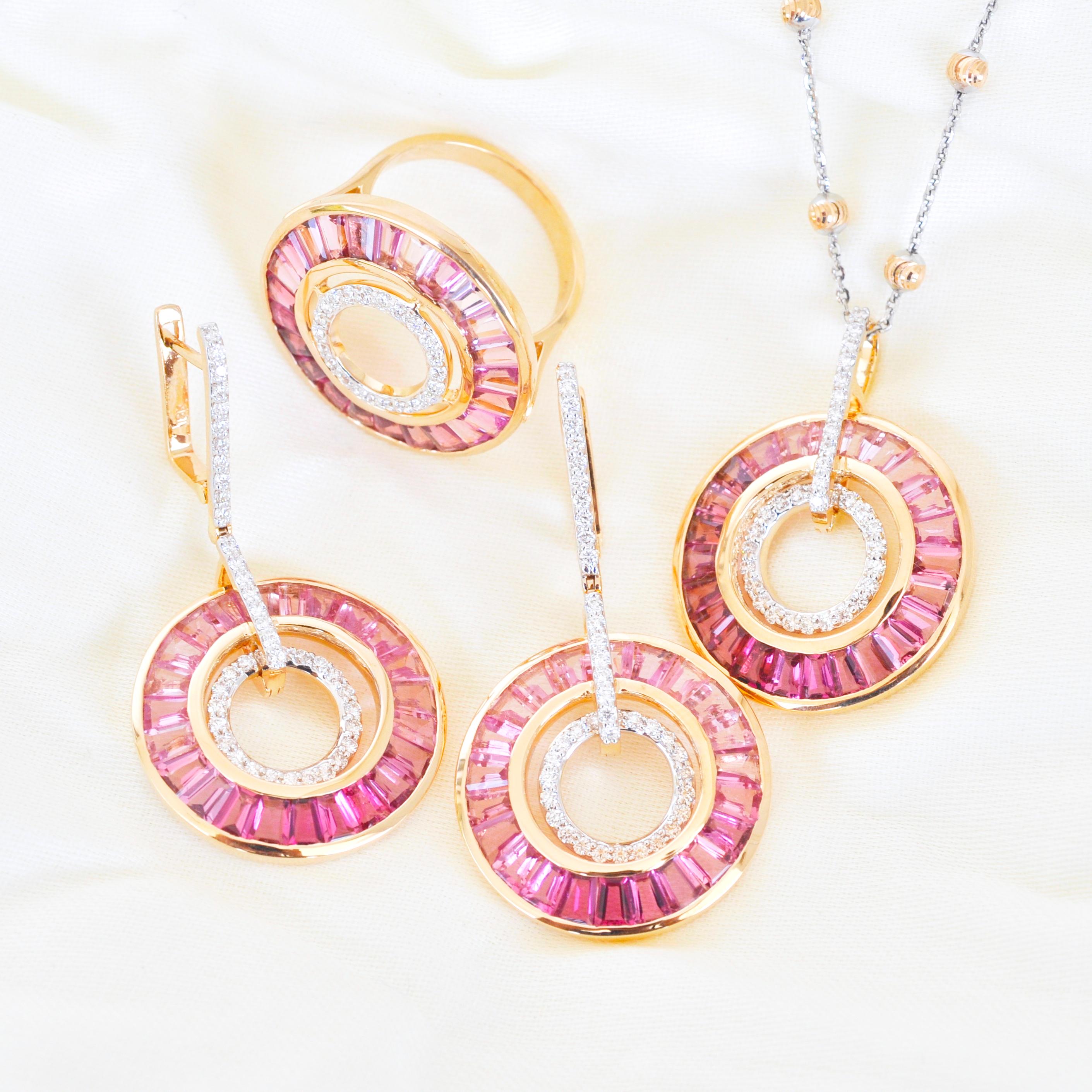 Bague de style Art déco en or 18 carats avec tourmaline rose taille baguette et diamants sur mesure en vente 5