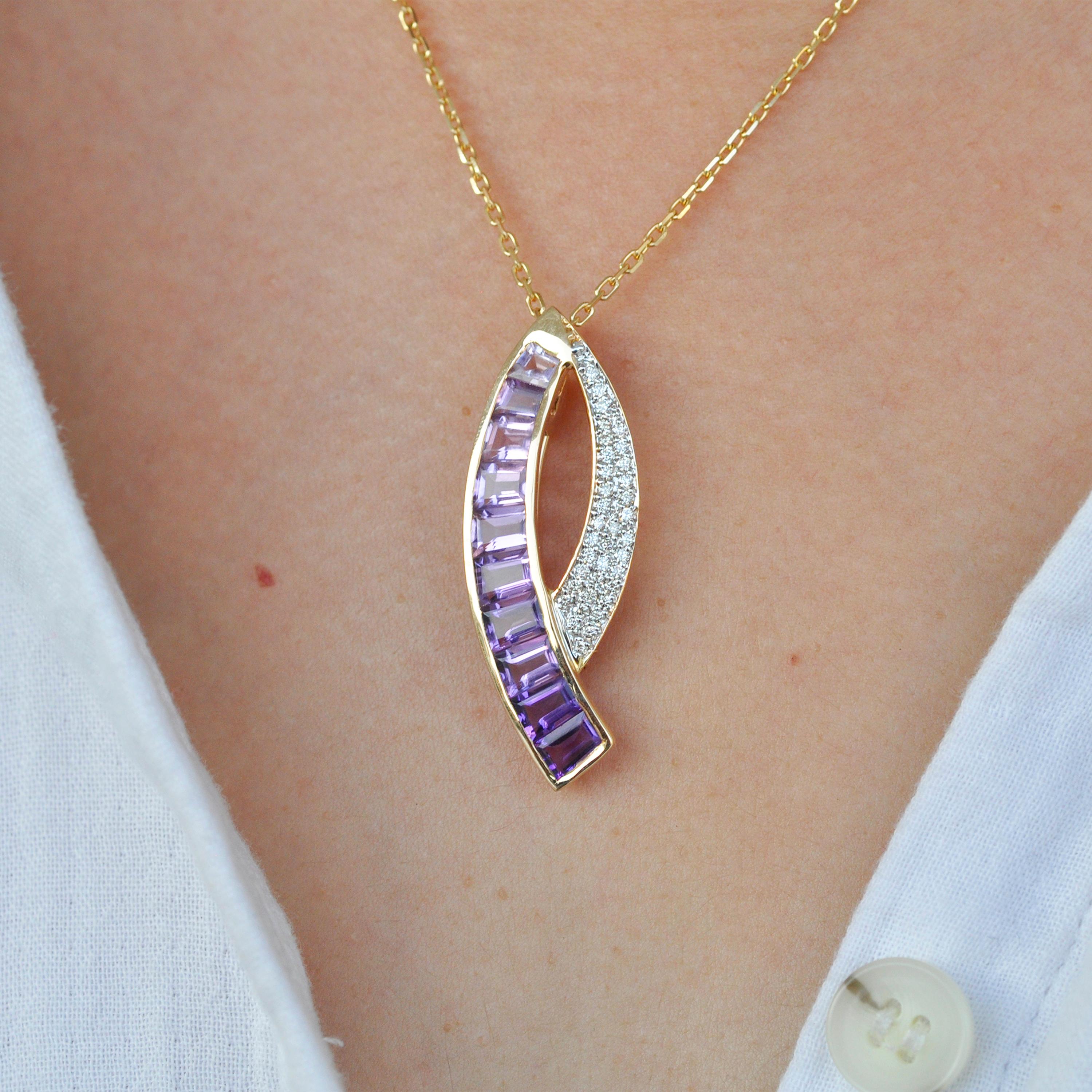 18 Karat Gold Custom Cut Taper Baguette Amethyst Diamant Schwerter-Anhänger Brosche im Angebot 1