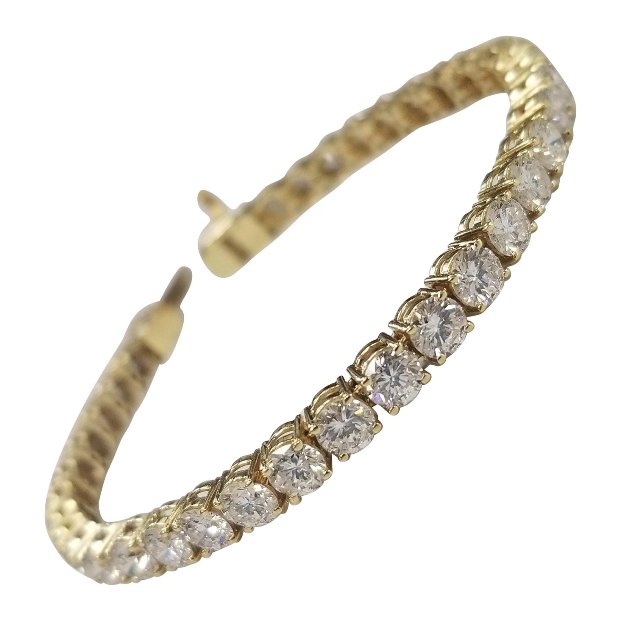 18 Karat Gold Custom Made Tennis Bracelet with 38 Round Diamonds 9.50 Carat