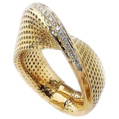 18 Karat Gold Slim Mobius #1 Ring, Diamonds Line