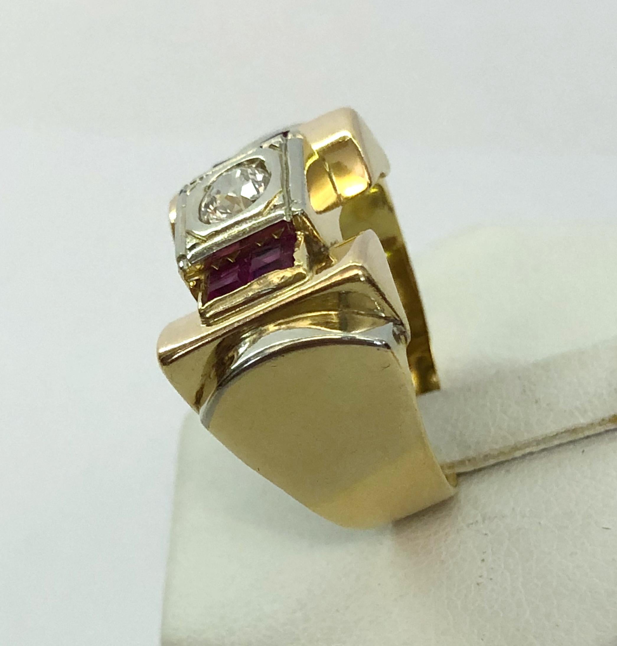 18 Karat Gold Deco Ring In Good Condition For Sale In Palm Springs, CA