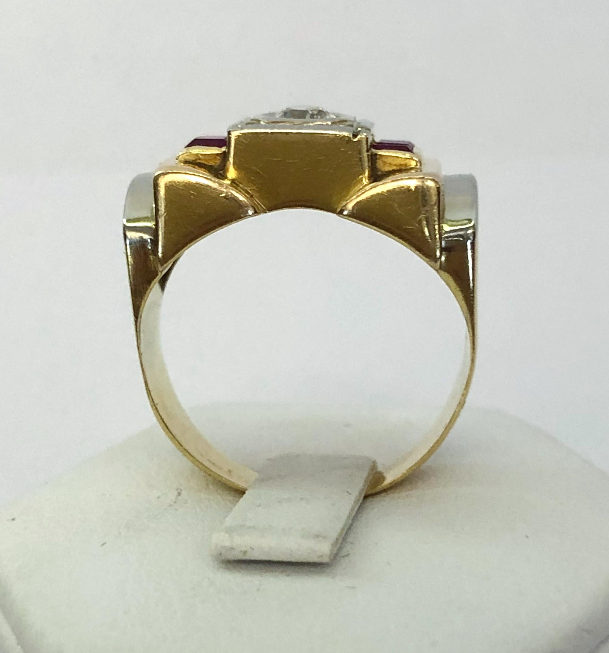 Women's 18 Karat Gold Deco Ring For Sale