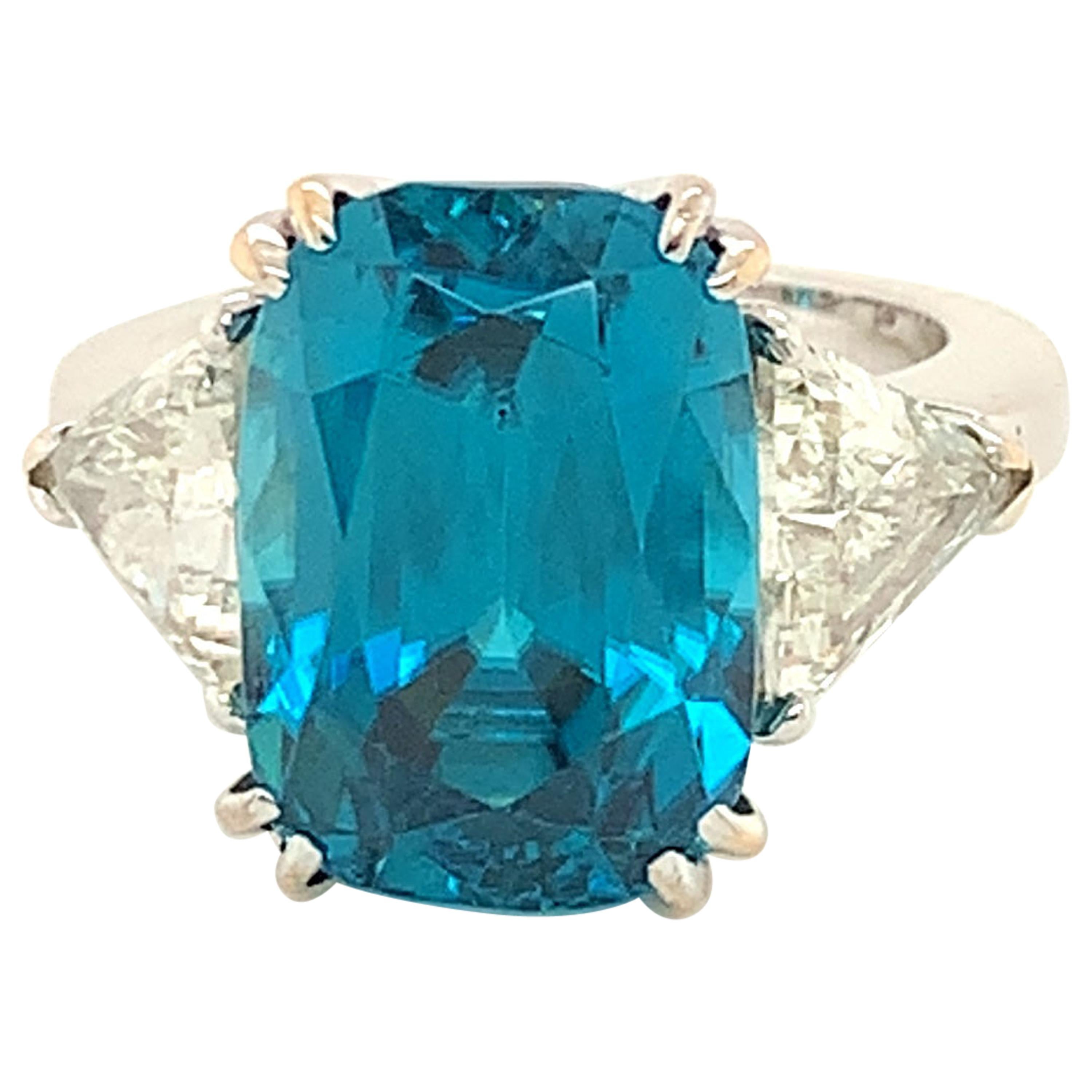 18 Karat Gold Deep Blue Zircon 16.61 Carat Ring with Diamonds 1.50 Carat For Sale