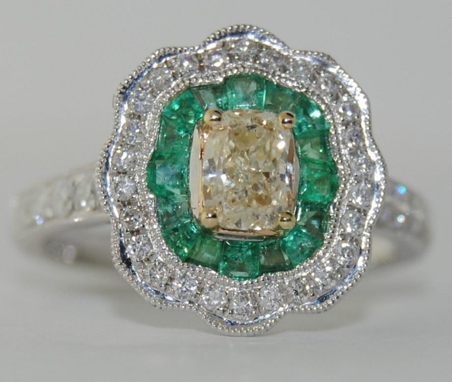 Cushion Cut 18 Karat Gold Diamond and Emerald Ladies Ring For Sale