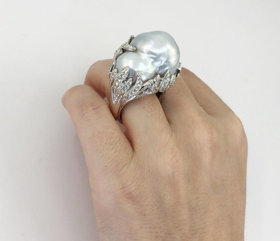 18 Karat Gold Diamond and Pearl Ring 2