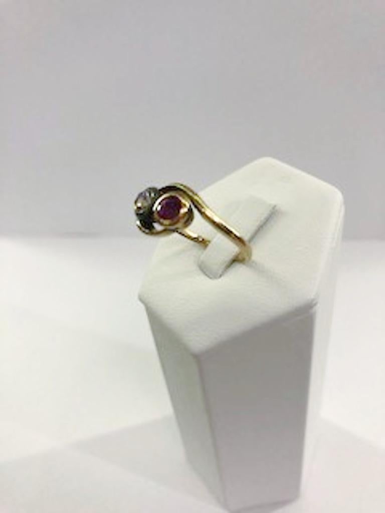 18 Karat Gold Diamond and Ruby Contrarier Ring In Good Condition For Sale In Palm Springs, CA