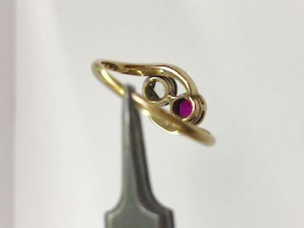 18 Karat Gold Diamond and Ruby Contrarier Ring For Sale 1