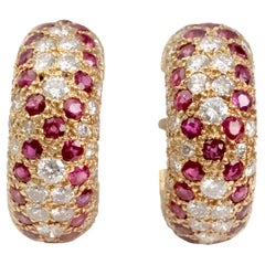 Orecchini in oro 18 carati con diamanti e rubini
