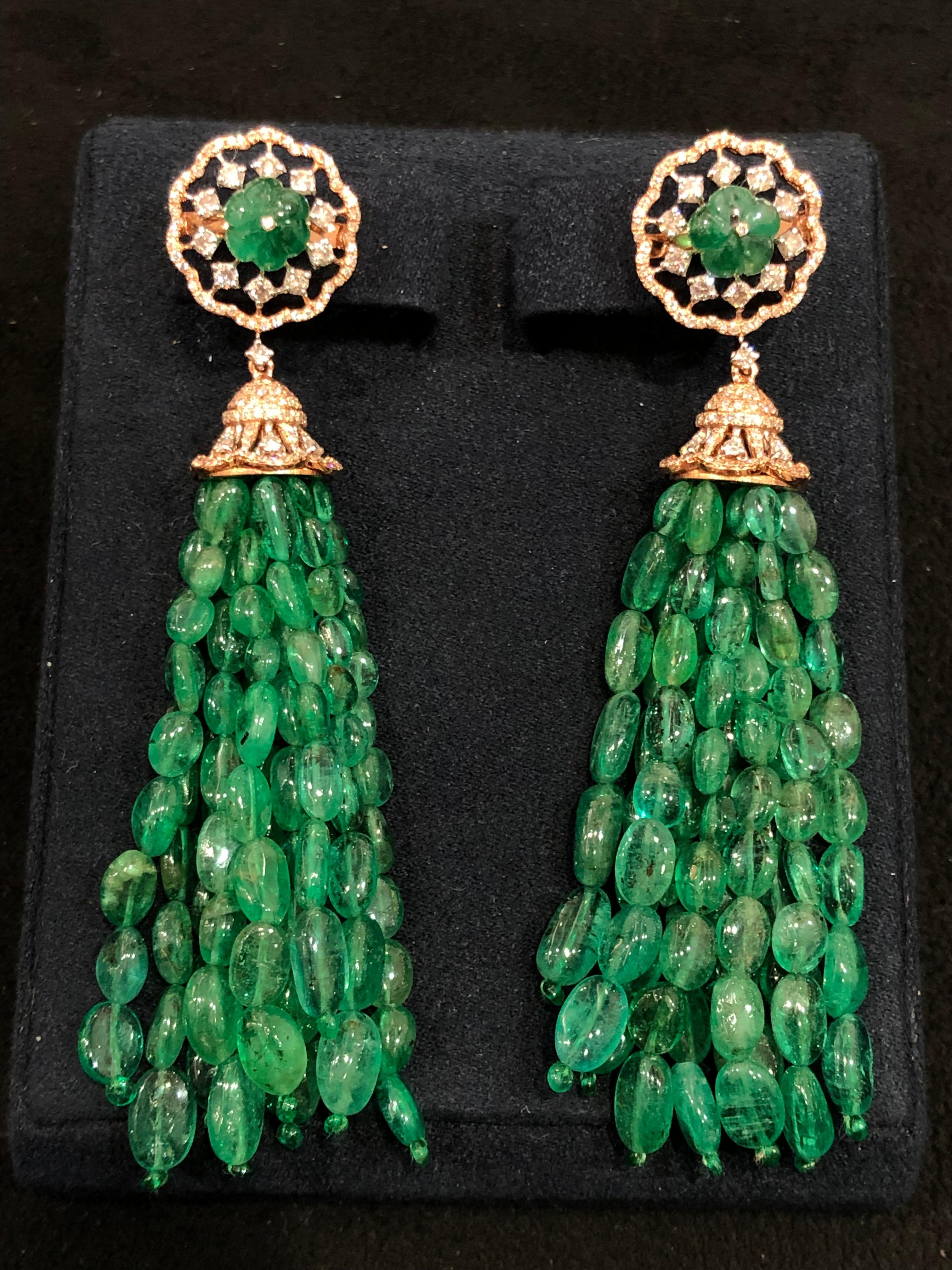 Diamonds: 1.61 carats
Emeralds: 118.57 carats
18kt Gold: 10.33 grams
Ref No: DPS-HA

Swishing and swashing an explosion of colour and texture, our emerald and diamond earrings are definitely a stand-out-piece.