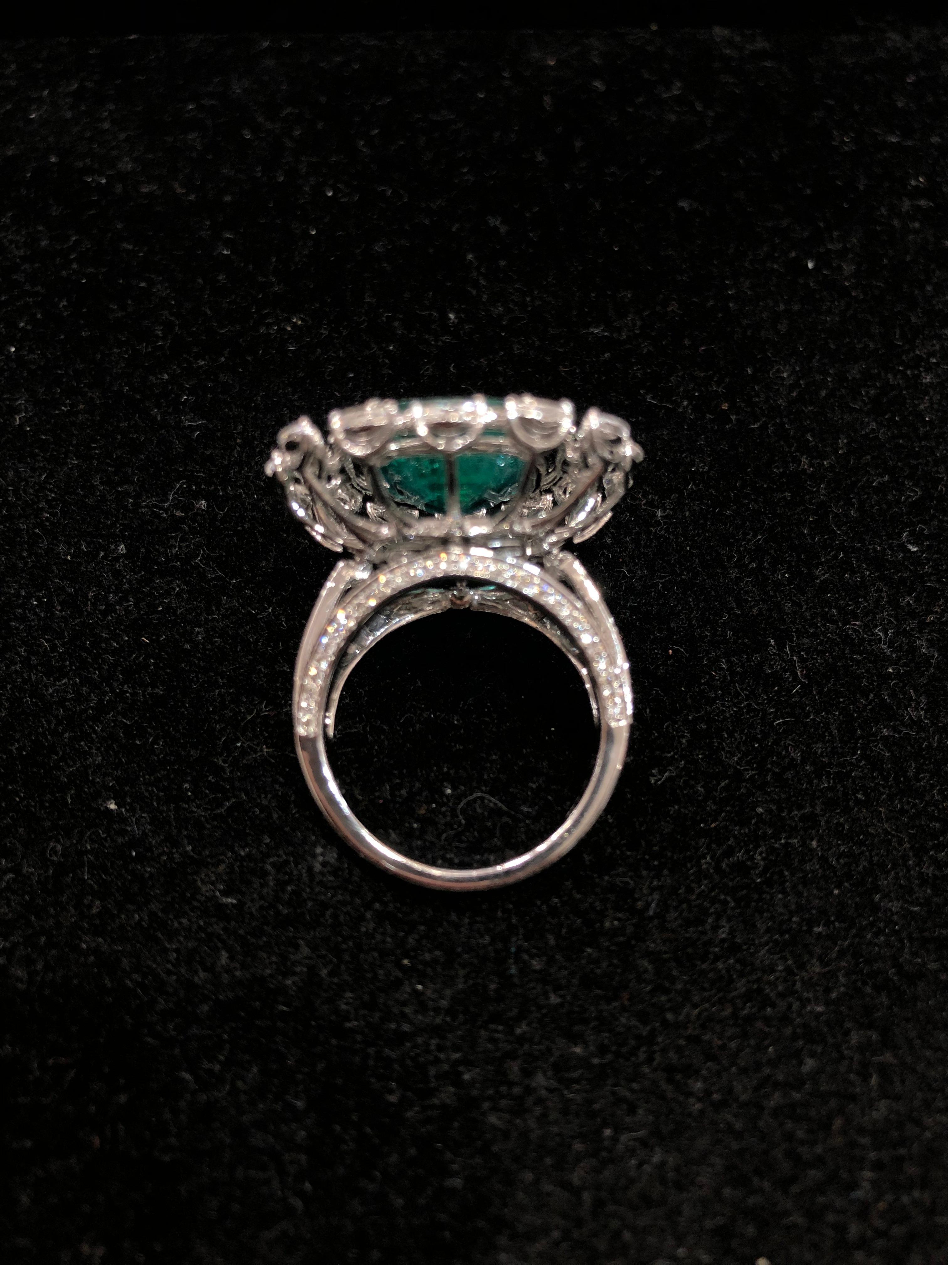 Contemporary  Emerald 18k Gold White Diamond Cocktail Ring
