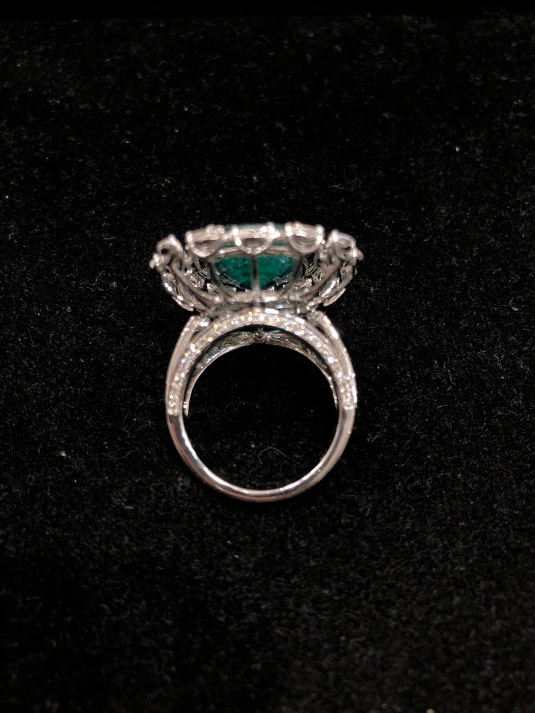 Contemporary  Emerald 18k Gold White Diamond Cocktail Ring For Sale