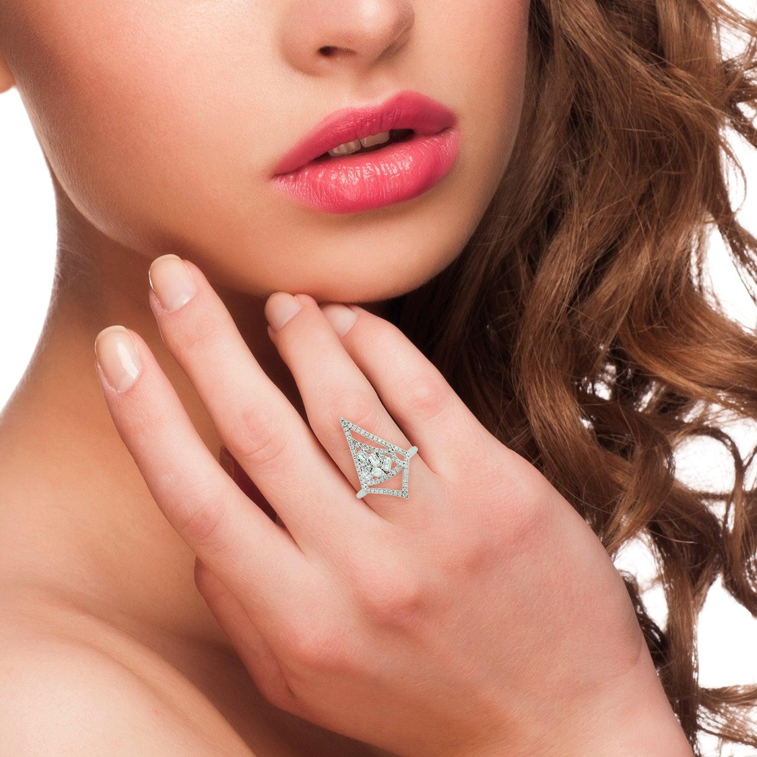 En vente :  Bague flèche en or 18 carats et diamants 2
