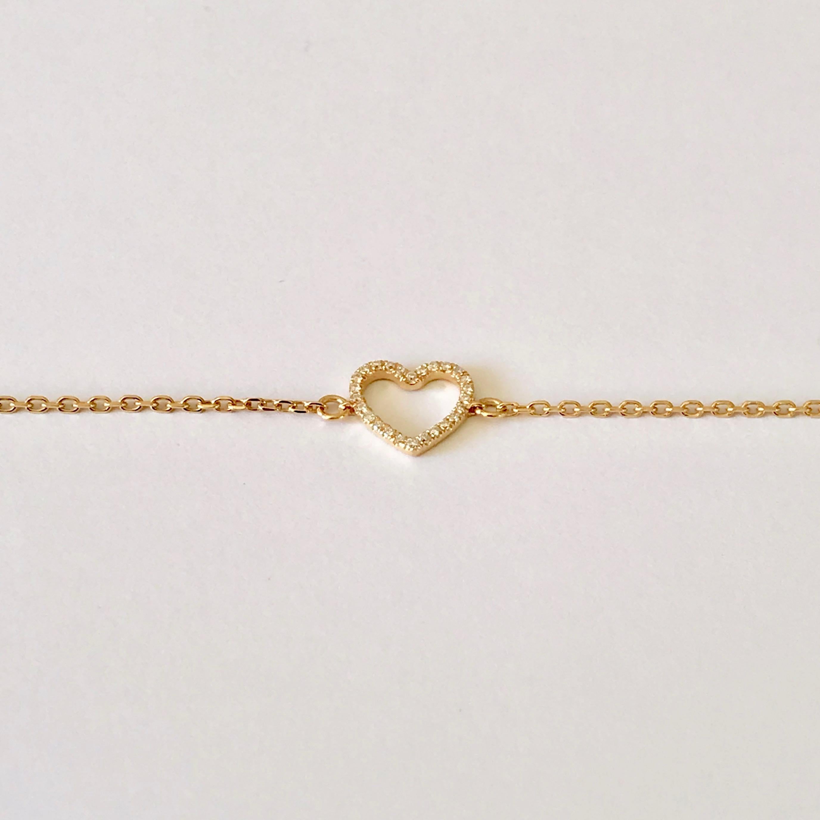 Round Cut Solid 18Karat Yellow Gold Diamond Heart Chain Bracelet Bangle For Sale