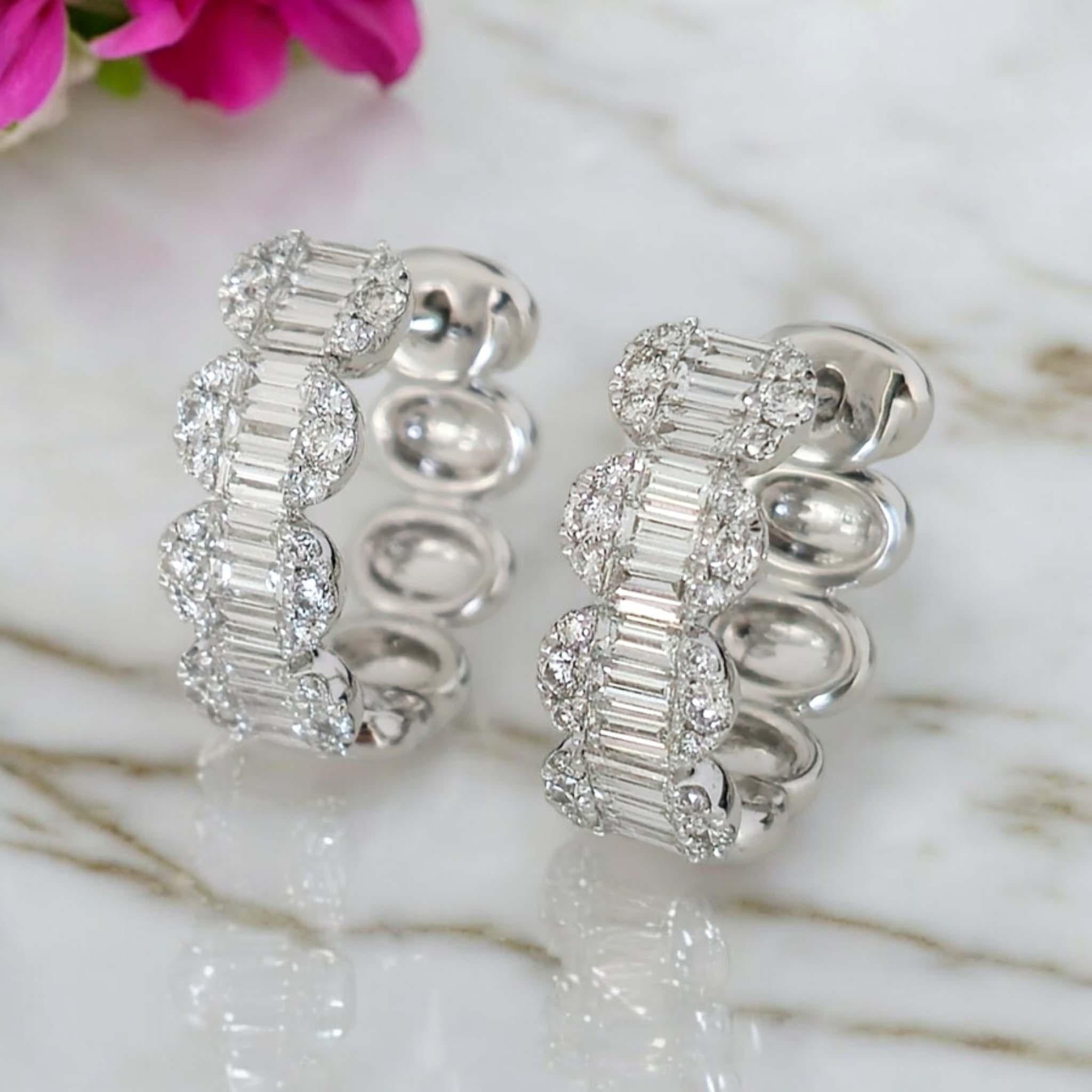 18 Karat Gold Diamond Earrings For Sale 4