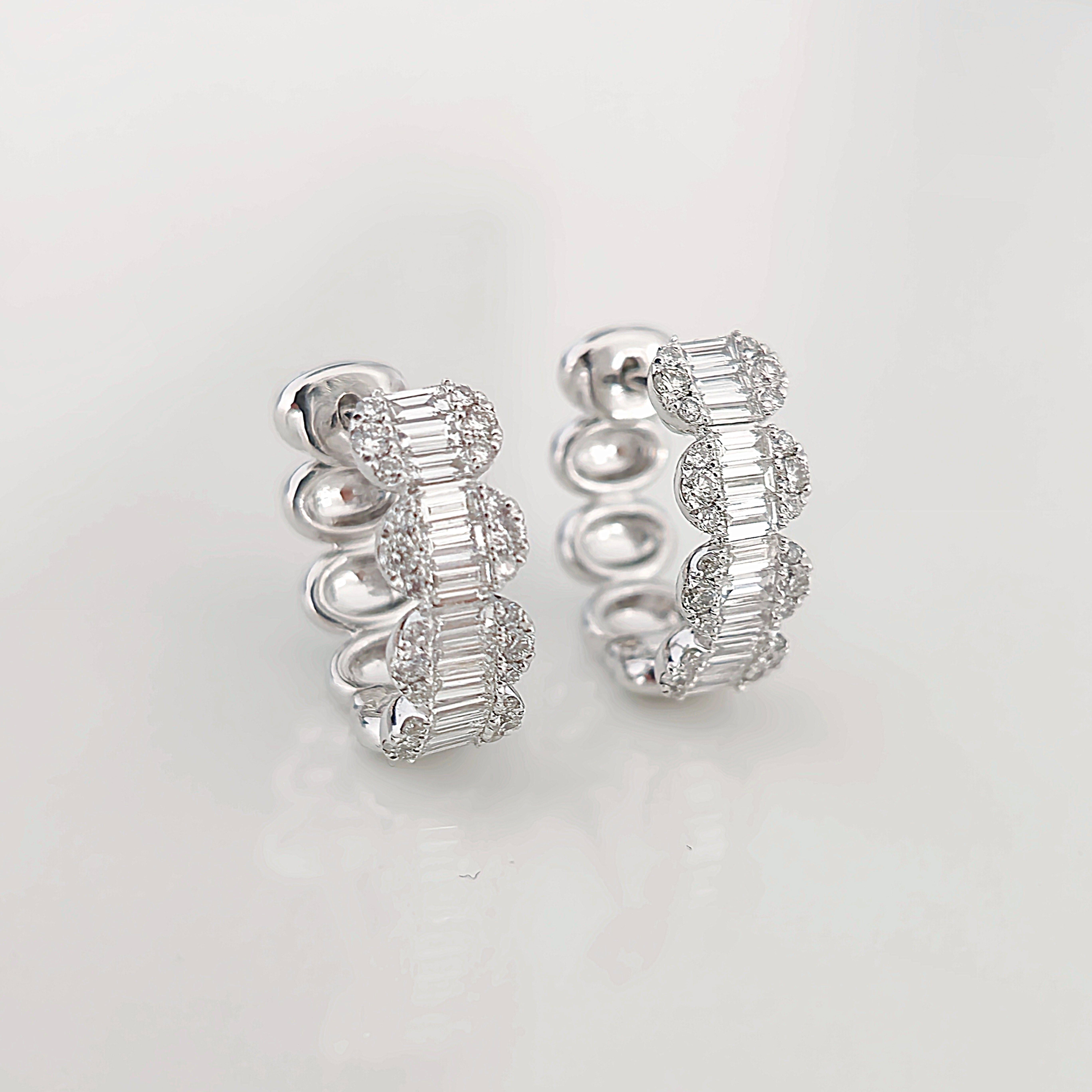 18 Karat Gold Diamond Earrings For Sale 2