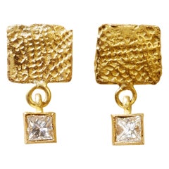18 Karat Gold Diamond Earrings with Top Wesselton VVS Diamond