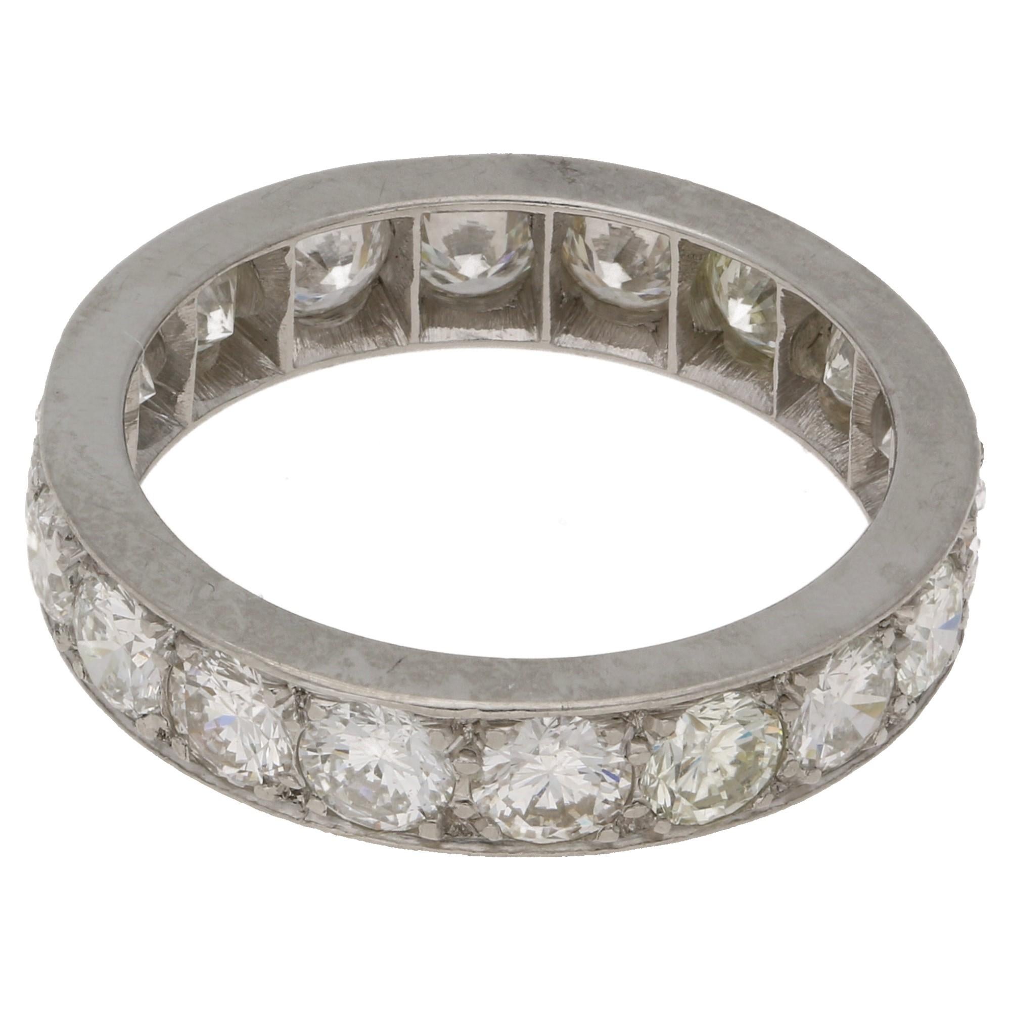 Round Cut Diamond Eternity Ring in 18 Karat White Gold 3.15cts For Sale