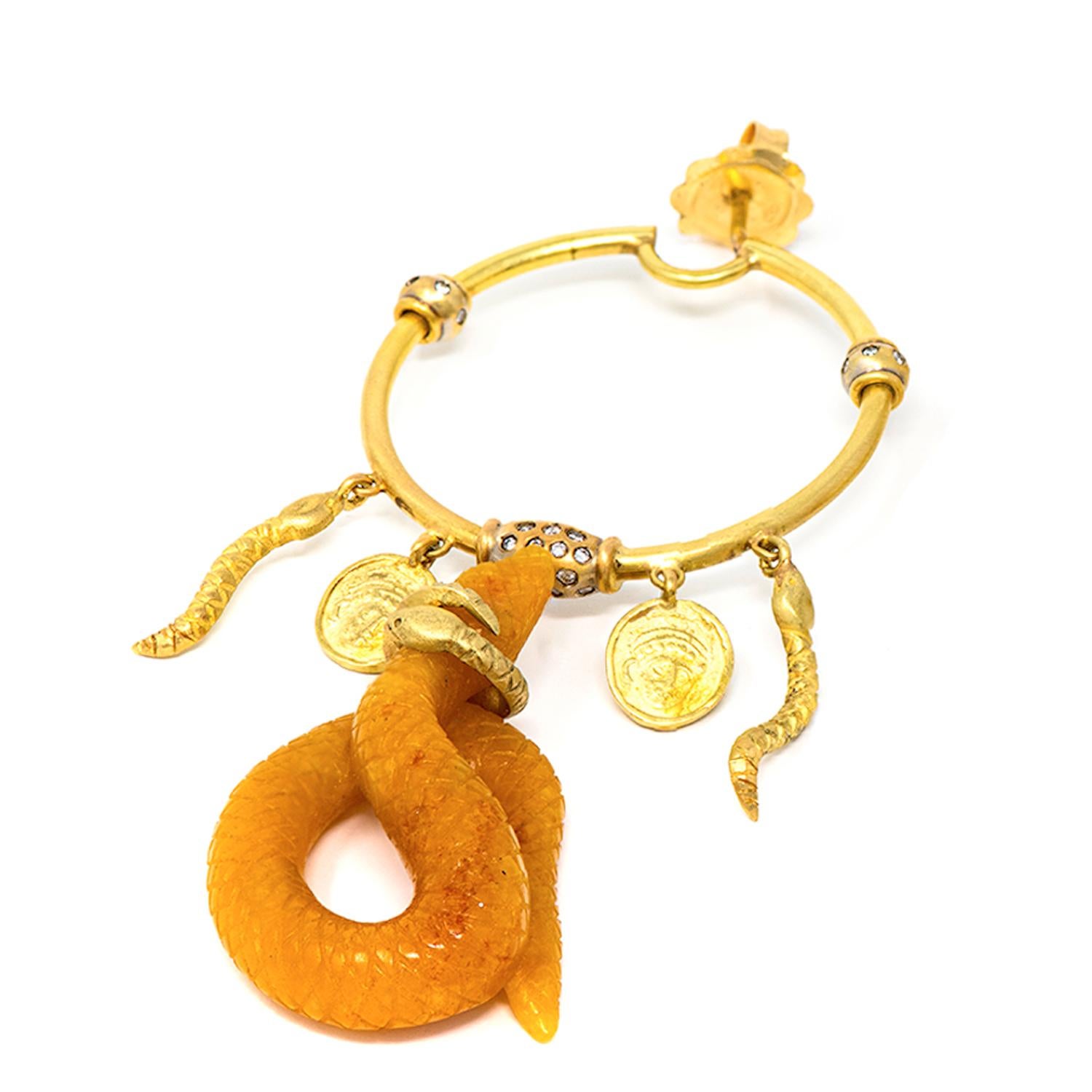 Gold-Ohrringe mit Diamanten, Schlangen und grünem Türkis, Jade und Münze, 21. Jahrhundert (Brillantschliff) im Angebot