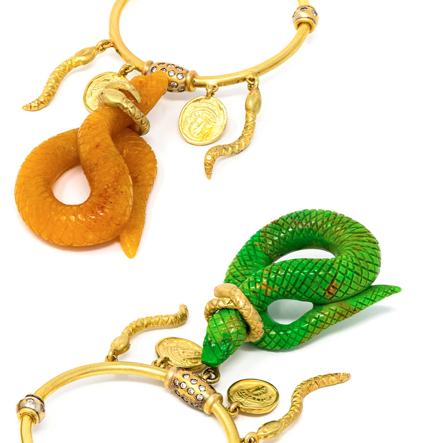 Gold-Ohrringe mit Diamanten, Schlangen und grünem Türkis, Jade und Münze, 21. Jahrhundert im Zustand „Neu“ im Angebot in Valencia, ES