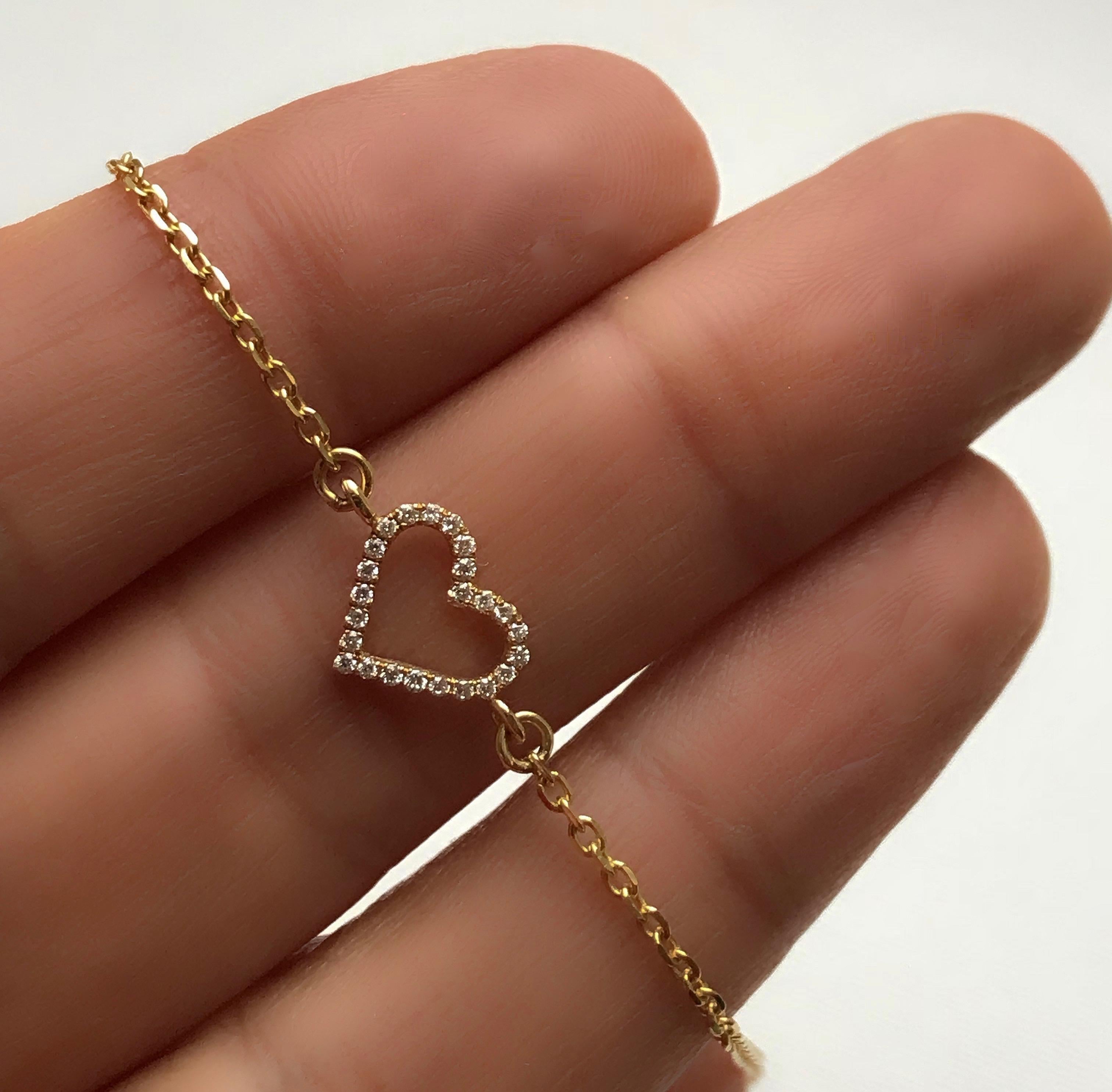 18 Karat Solid Yellow Gold White Diamond Heart Charm Chain Bracelet Bangle  For Sale 1