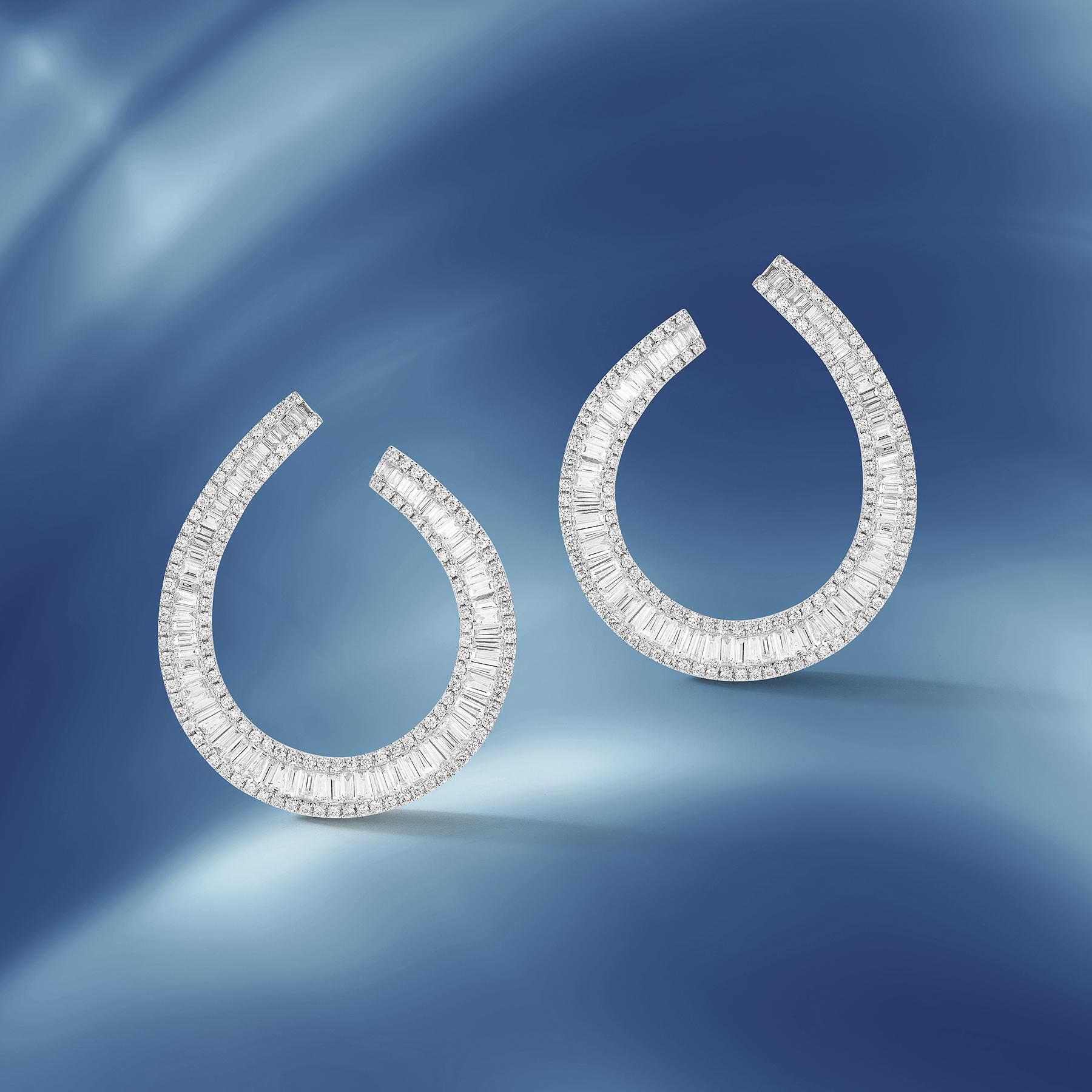 18 Karat Gold Diamond Hoop Earrings, 404 Diamonds, Total Weight 3.49 Carat In New Condition For Sale In Palm Beach, FL