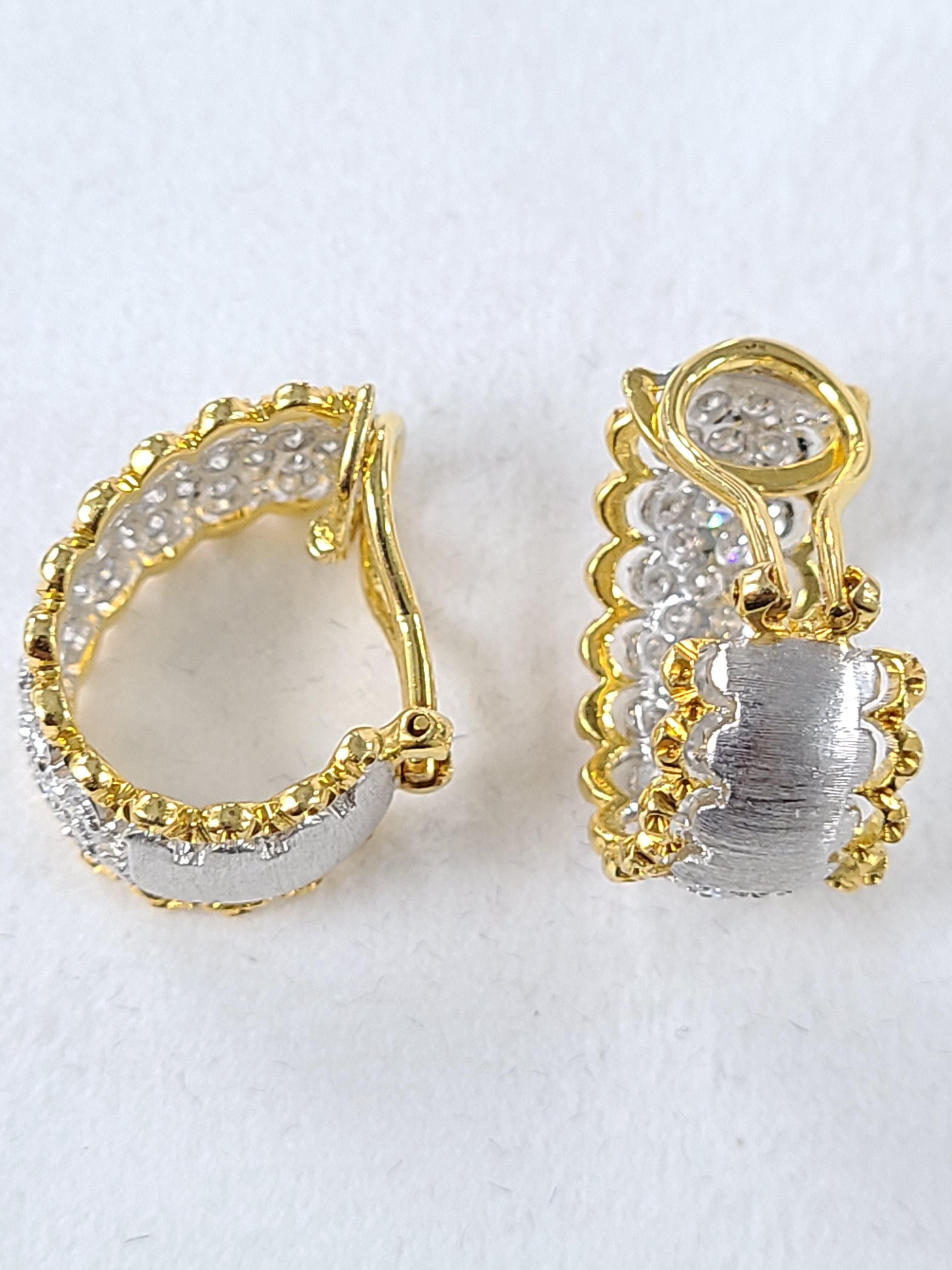 18 Karat Gold Diamond Loop Earrings In New Condition For Sale In Hong Kong, HK