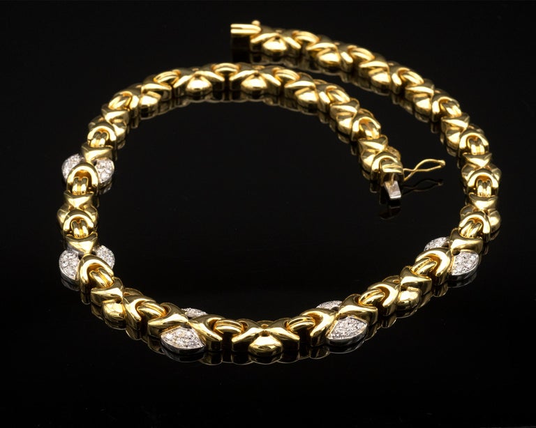 18 Karat Gold Diamond Necklace For Sale at 1stdibs