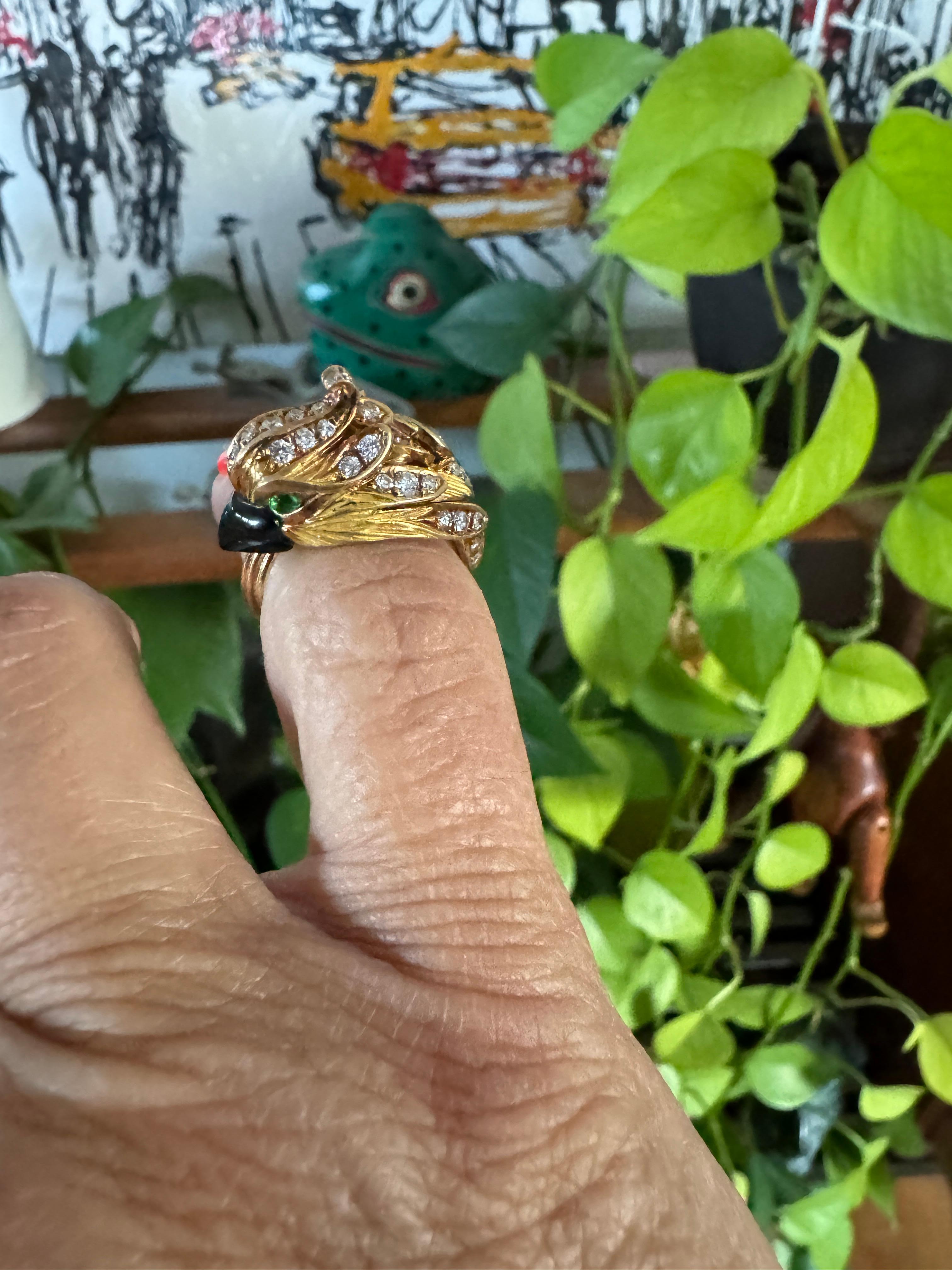 Anello con diamante in oro 18 carati con pappagallo cacatua in vendita 3