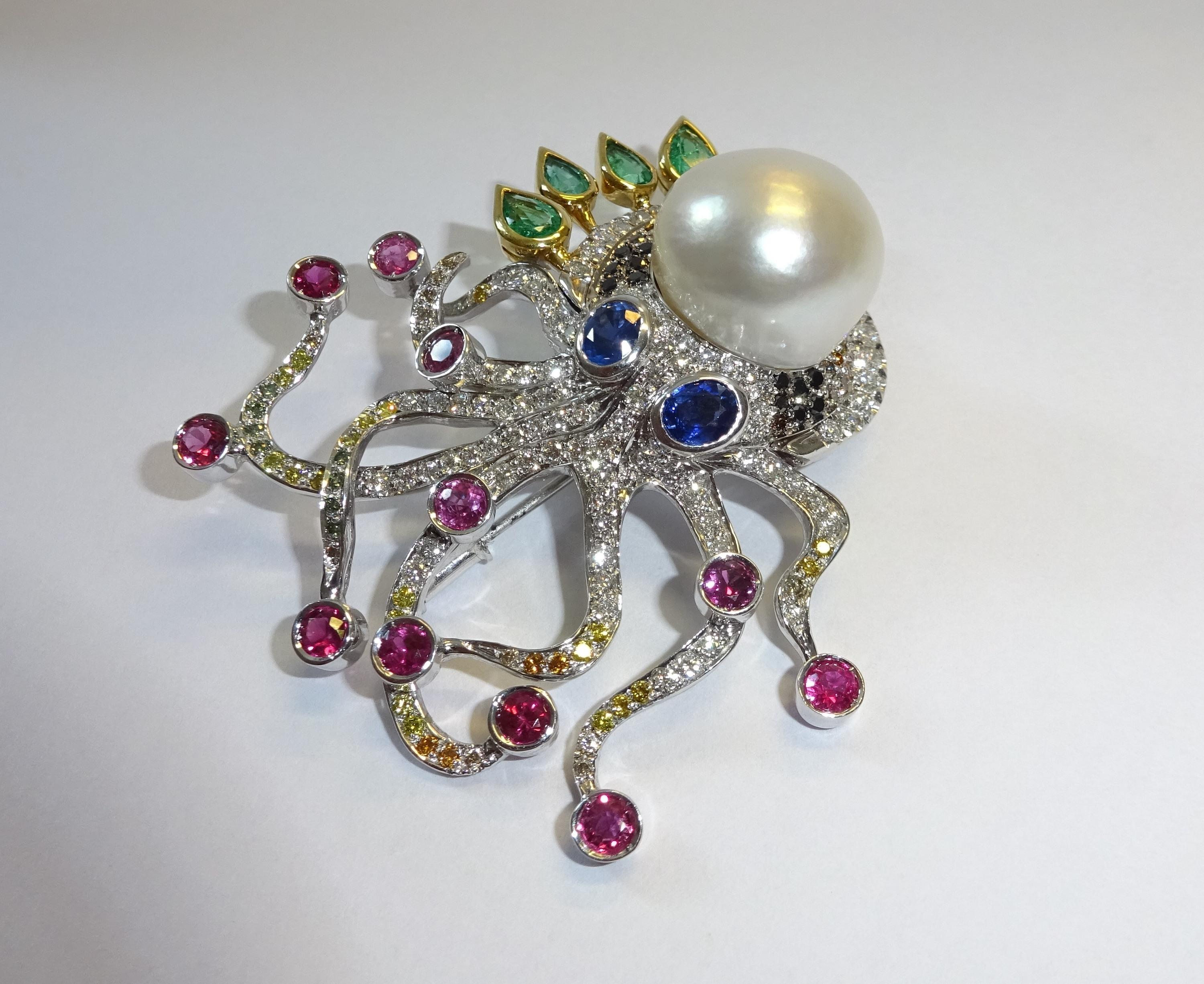 18 Karat  Gold Diamond, pearl  and color stonesOctopus Brooch


167 Diamonds 2.55 Carat
1 Pearl Soud See 15 mm
18 Sap./Emeralds/ Ruby 4.15Carat



Founded in 1974, Gianni Lazzaro is a family-owned jewelery company based out of Düsseldorf,