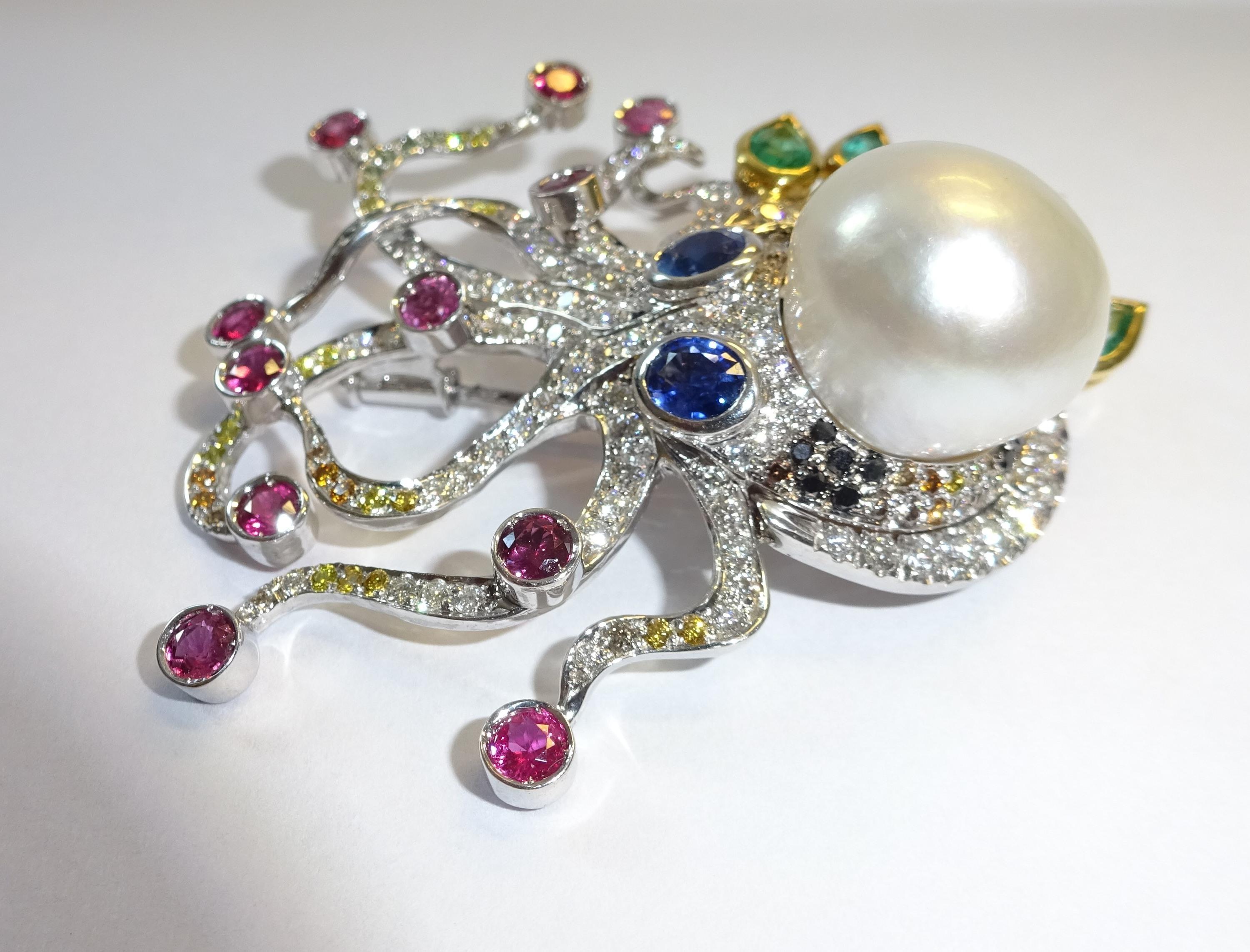 Octopus-Brosche aus 18 Karat Gold mit Diamanten, Perlen und Farbsteinen (Gemischter Schliff) im Angebot