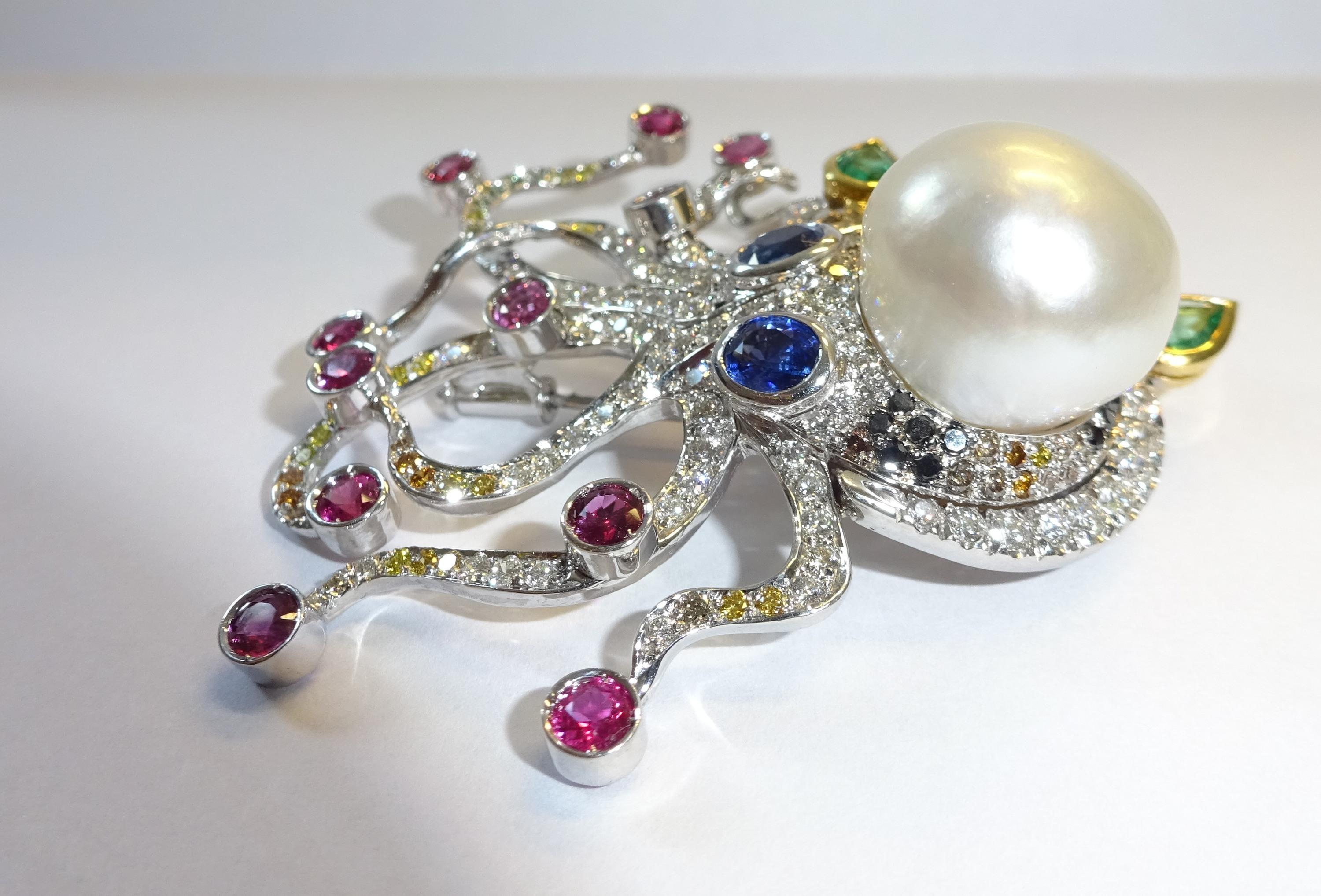 Octopus-Brosche aus 18 Karat Gold mit Diamanten, Perlen und Farbsteinen im Zustand „Neu“ im Angebot in Duesseldorf, DE