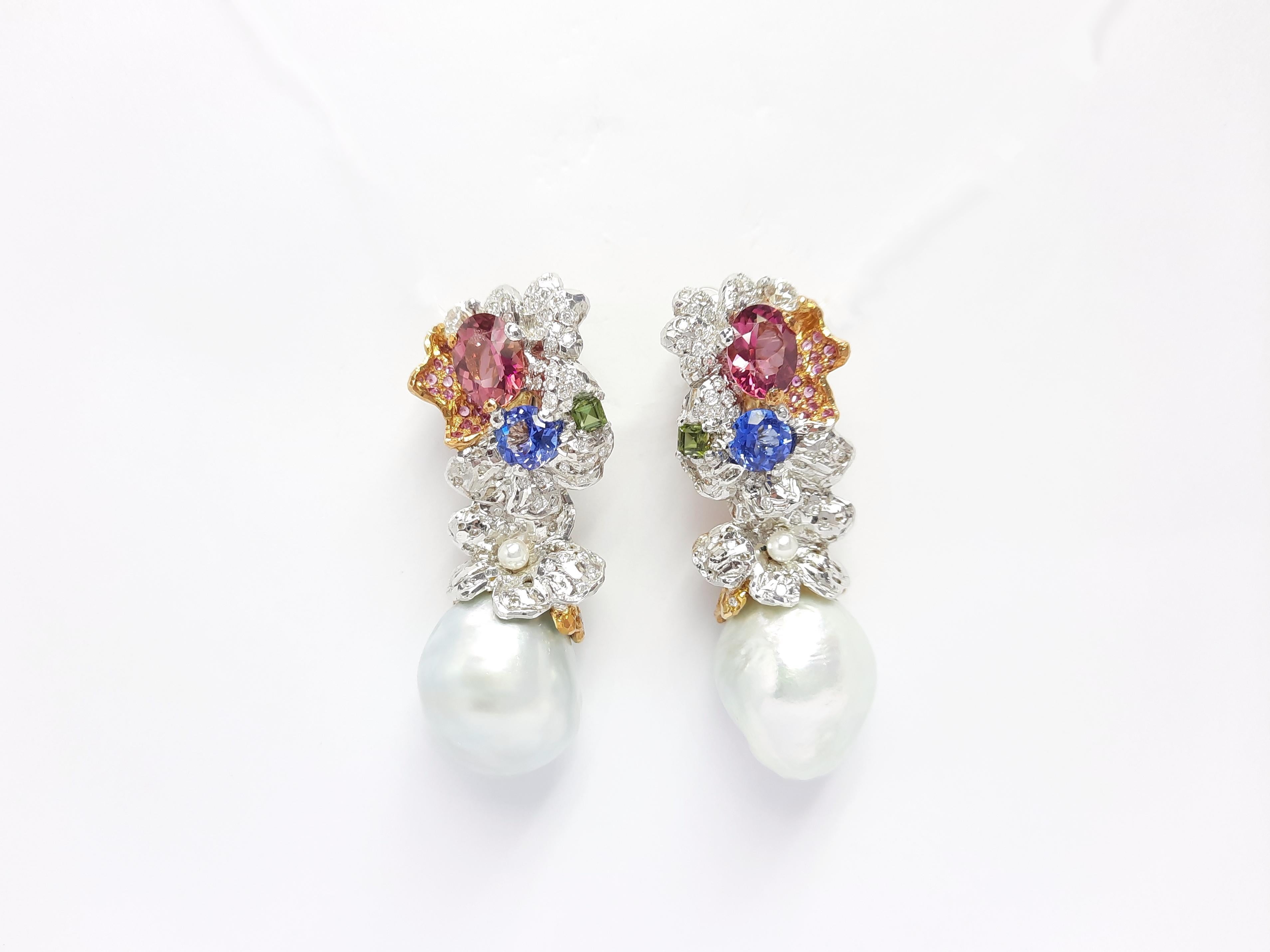 Inspired by Impressionism, MOISEIKIN® has created a blooming flower earrings  in tridimensional manner. Trembling flowers and sweet fragrance of coming ripe fruits are embodied  in gems and metals. 
Gold filigree is detailed as branch which you feel