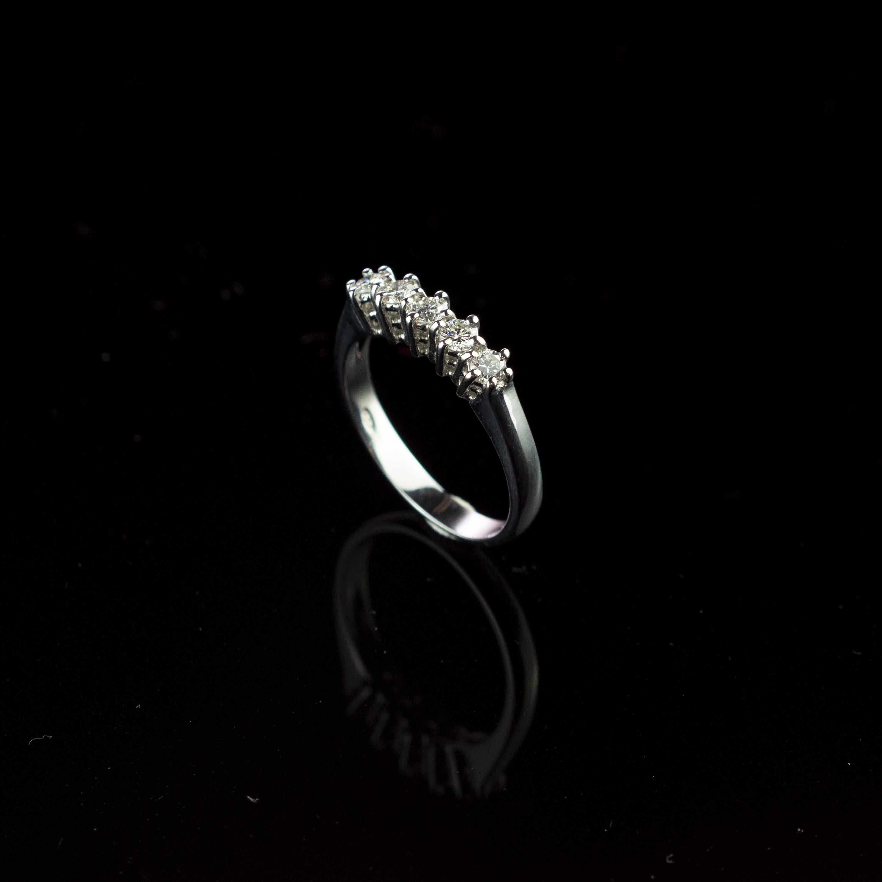 18 Karat Gold Diamond Radiant Line Band Wedding Bridal Carved Engagement Ring For Sale 1