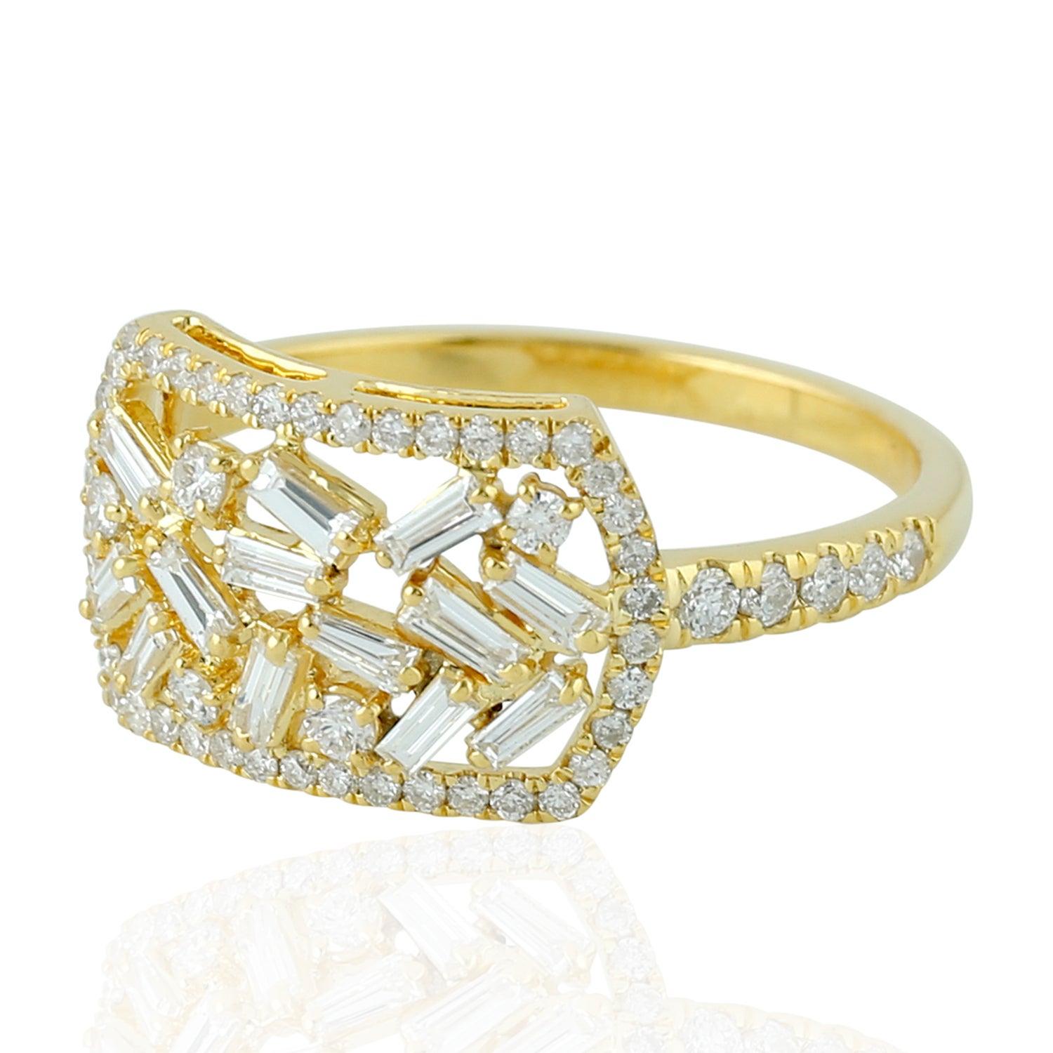 For Sale:  18 Karat Gold Diamond Ring 2