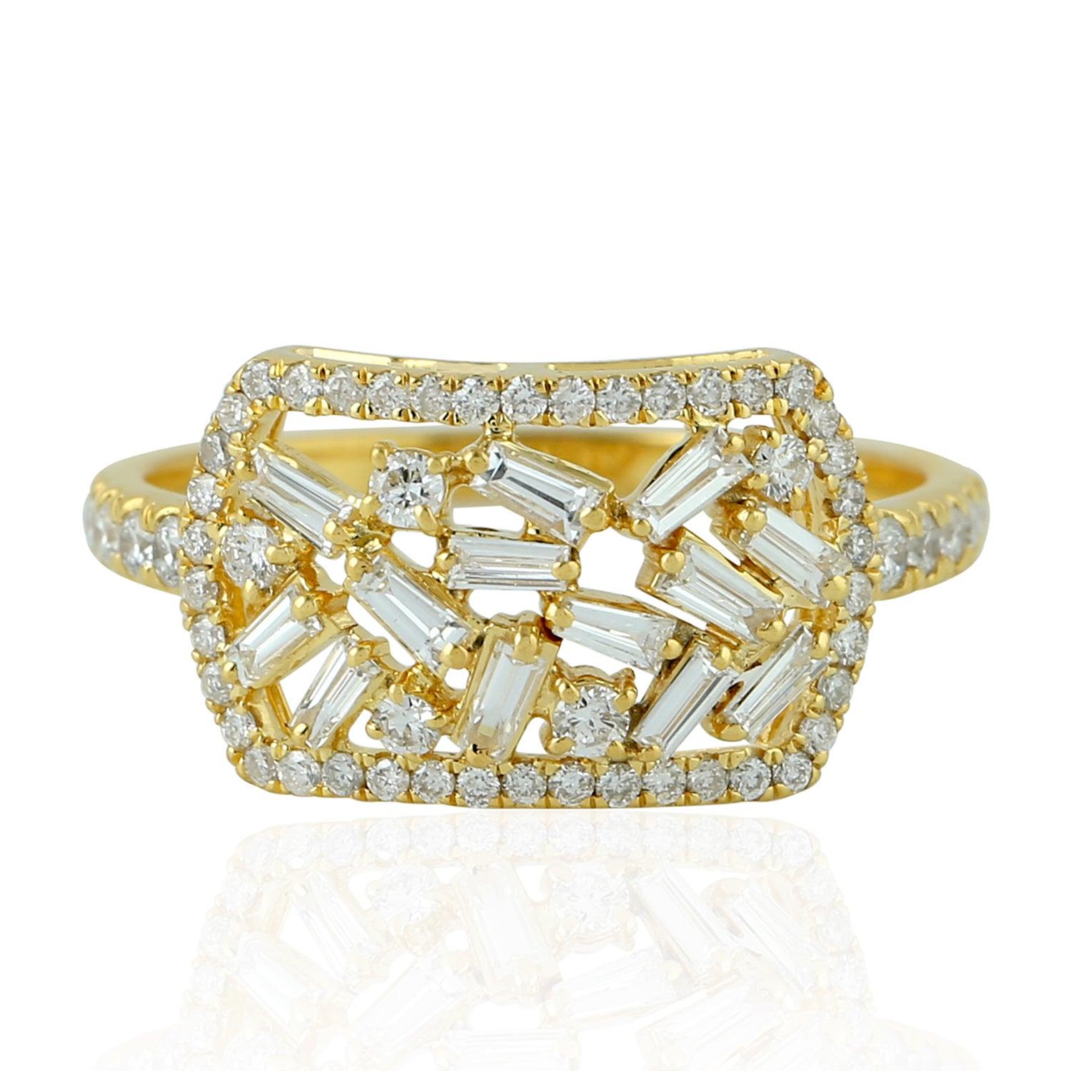 For Sale:  18 Karat Gold Diamond Ring 4