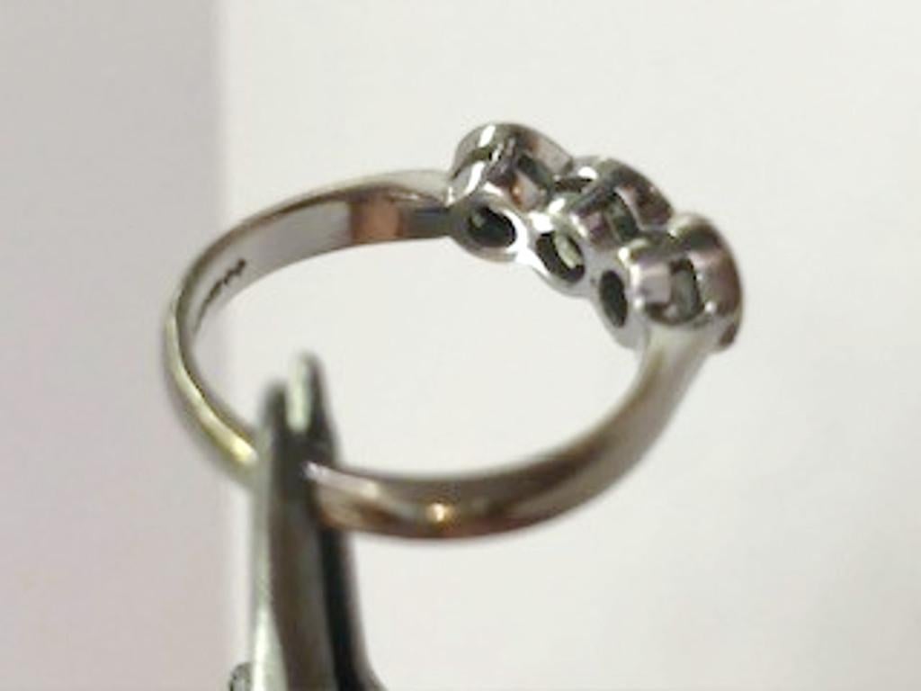Women's or Men's 18 Karat Gold Diamond Ring For Sale