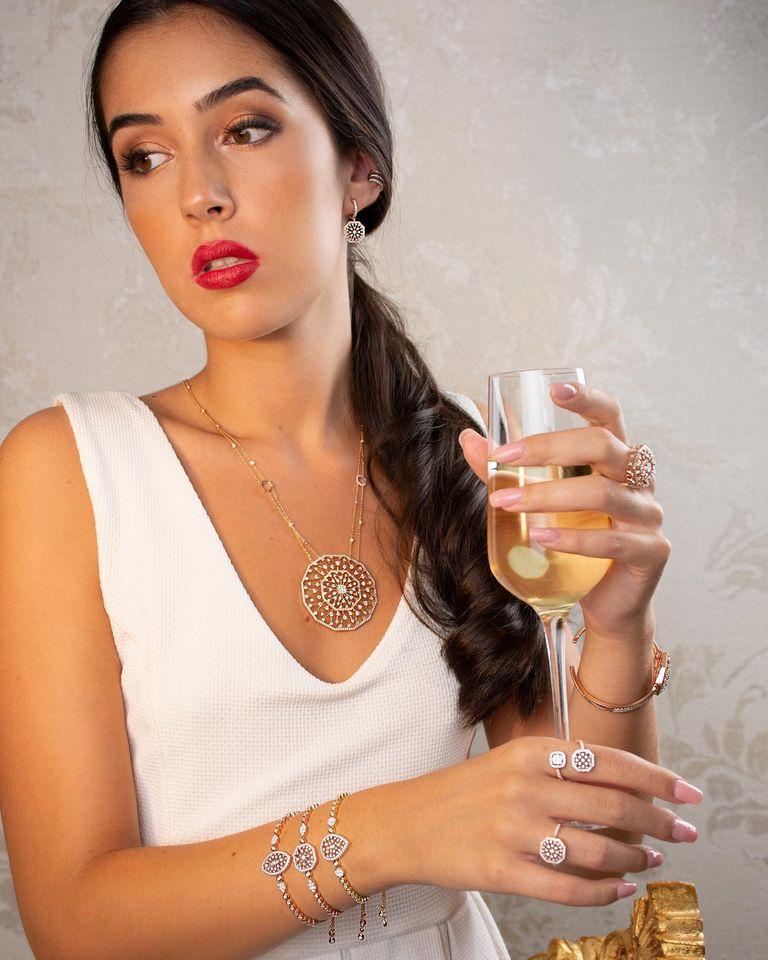 Contemporain Bracelet jonc flocons de neige en or 14 carats et diamants en vente
