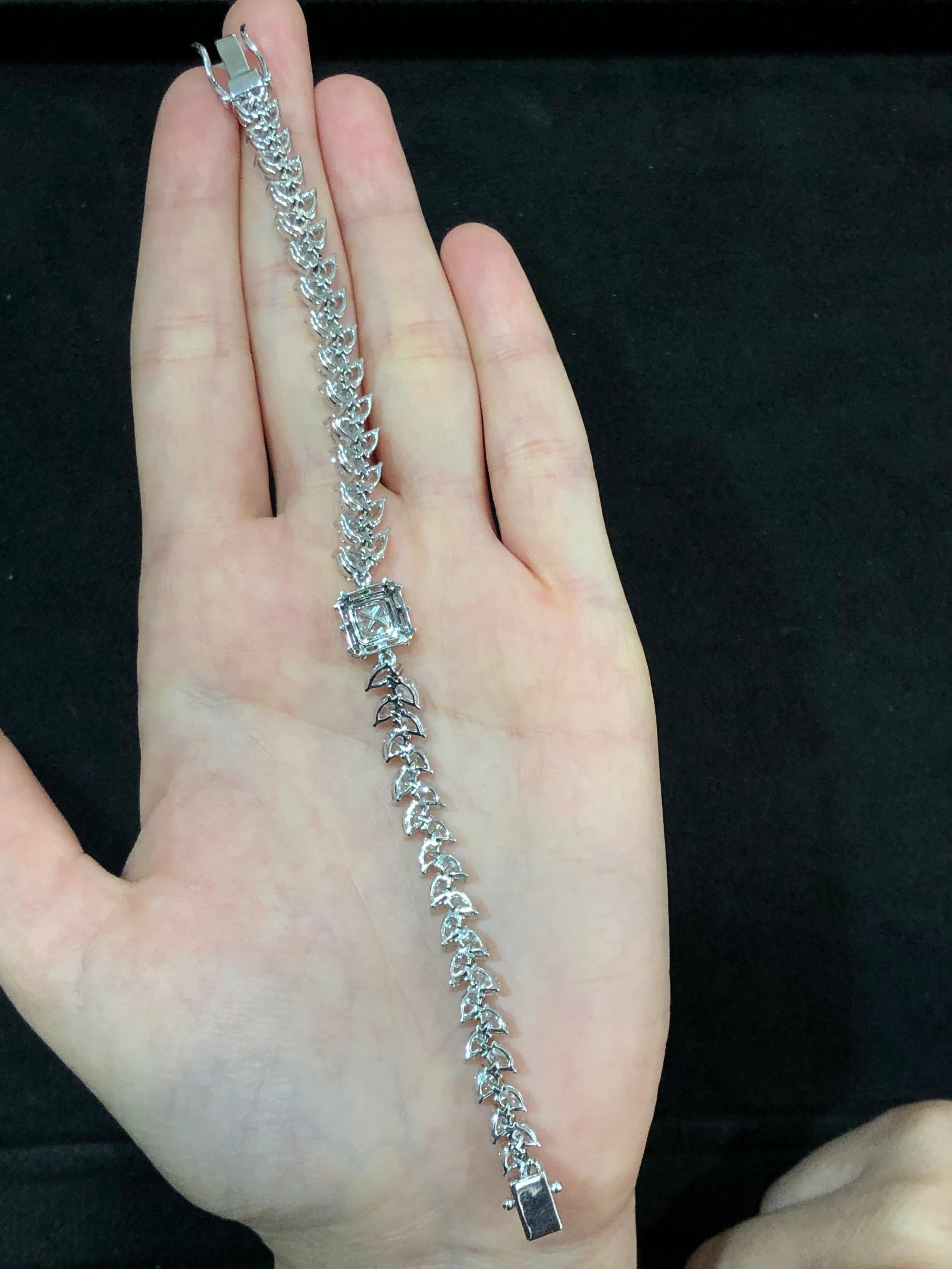 Taille poire Bracelet tennis en or 18 carats avec diamants en vente