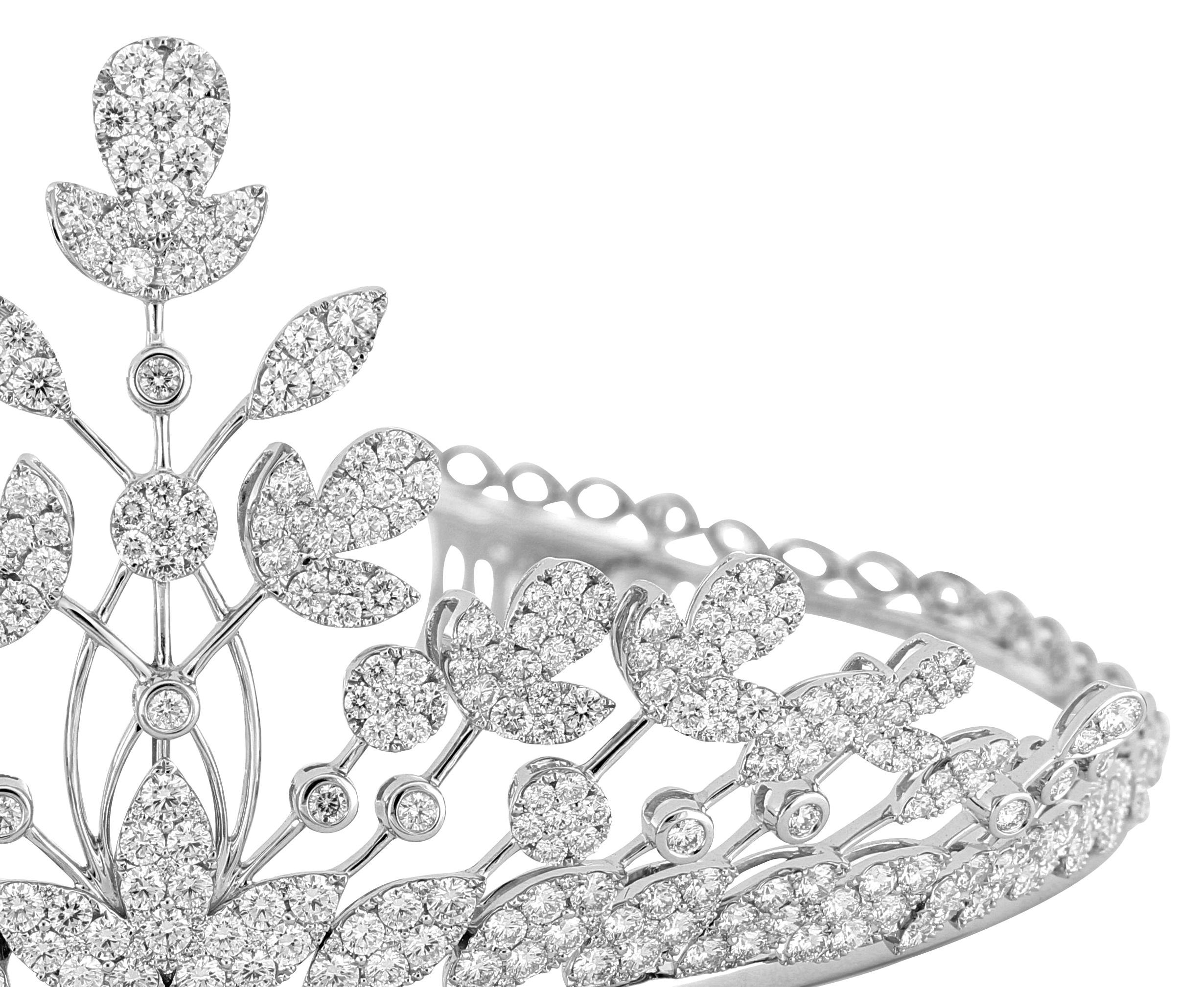 Contemporary 18 Karat Gold Diamond Tiara and Necklace For Sale