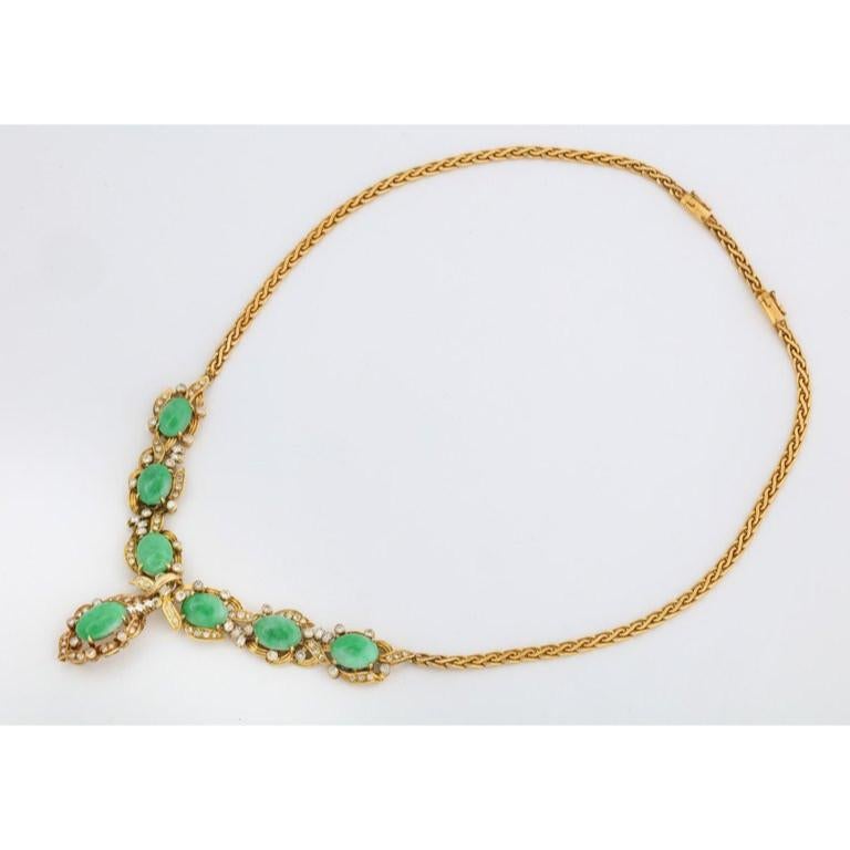 18 Karat Gold, Diamonds and Chinese Jade Necklace and Bracelet Set In Good Condition In Long Island City, NY