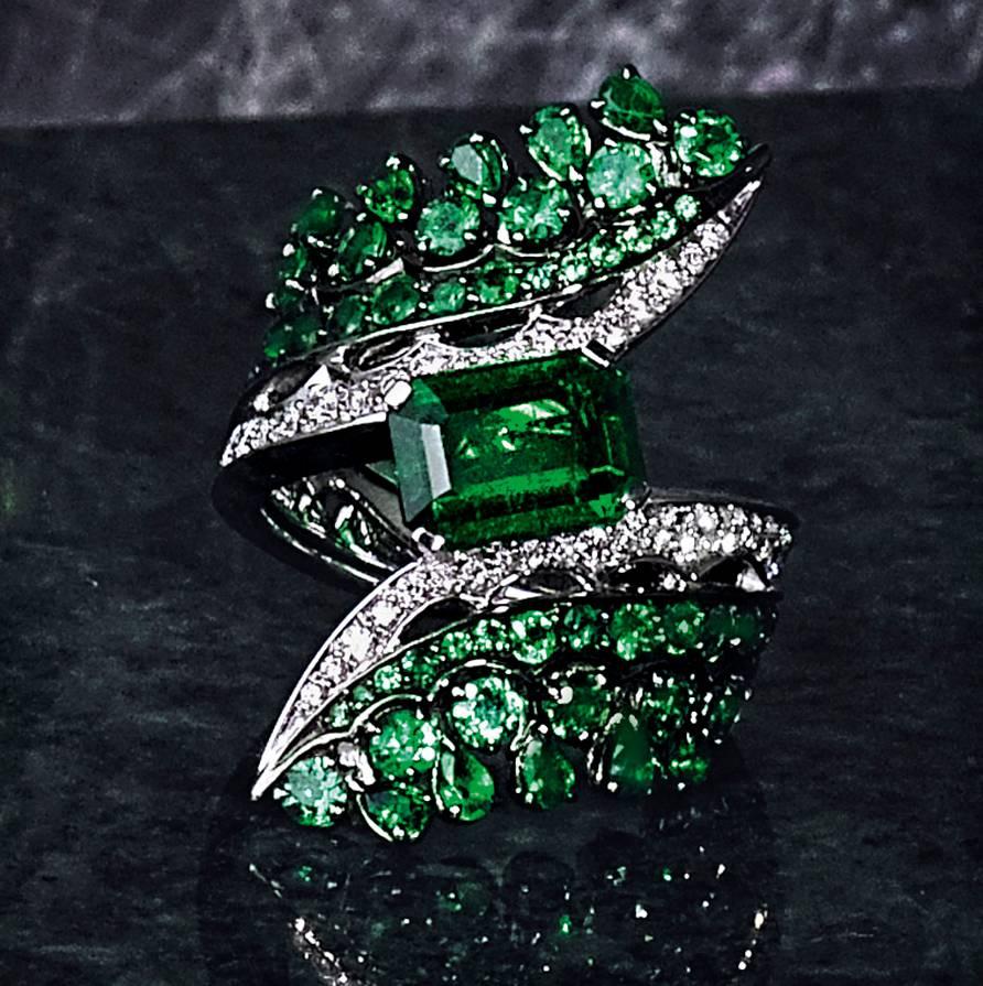 18 Karat Gold Diamonds and Ethically Sourced Emeralds Bracelet and Cocktail Ring 4