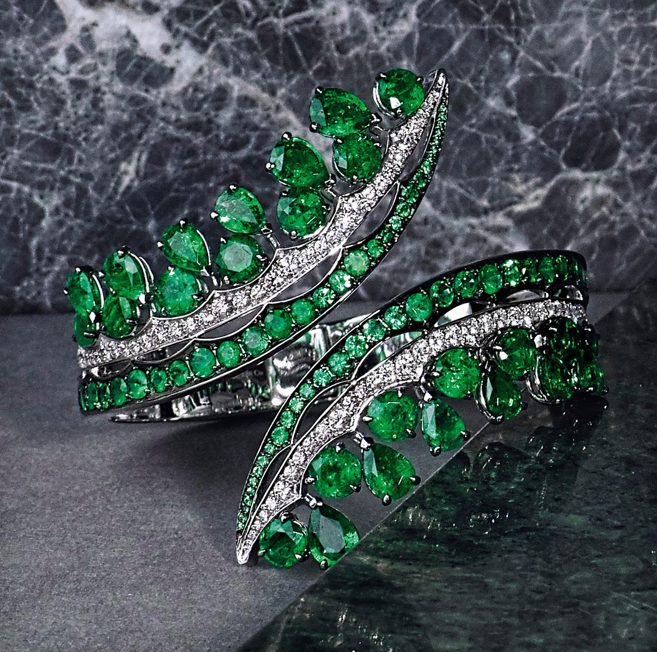 18 Karat Gold Diamonds and Ethically Sourced Emeralds Bracelet and Cocktail Ring 5
