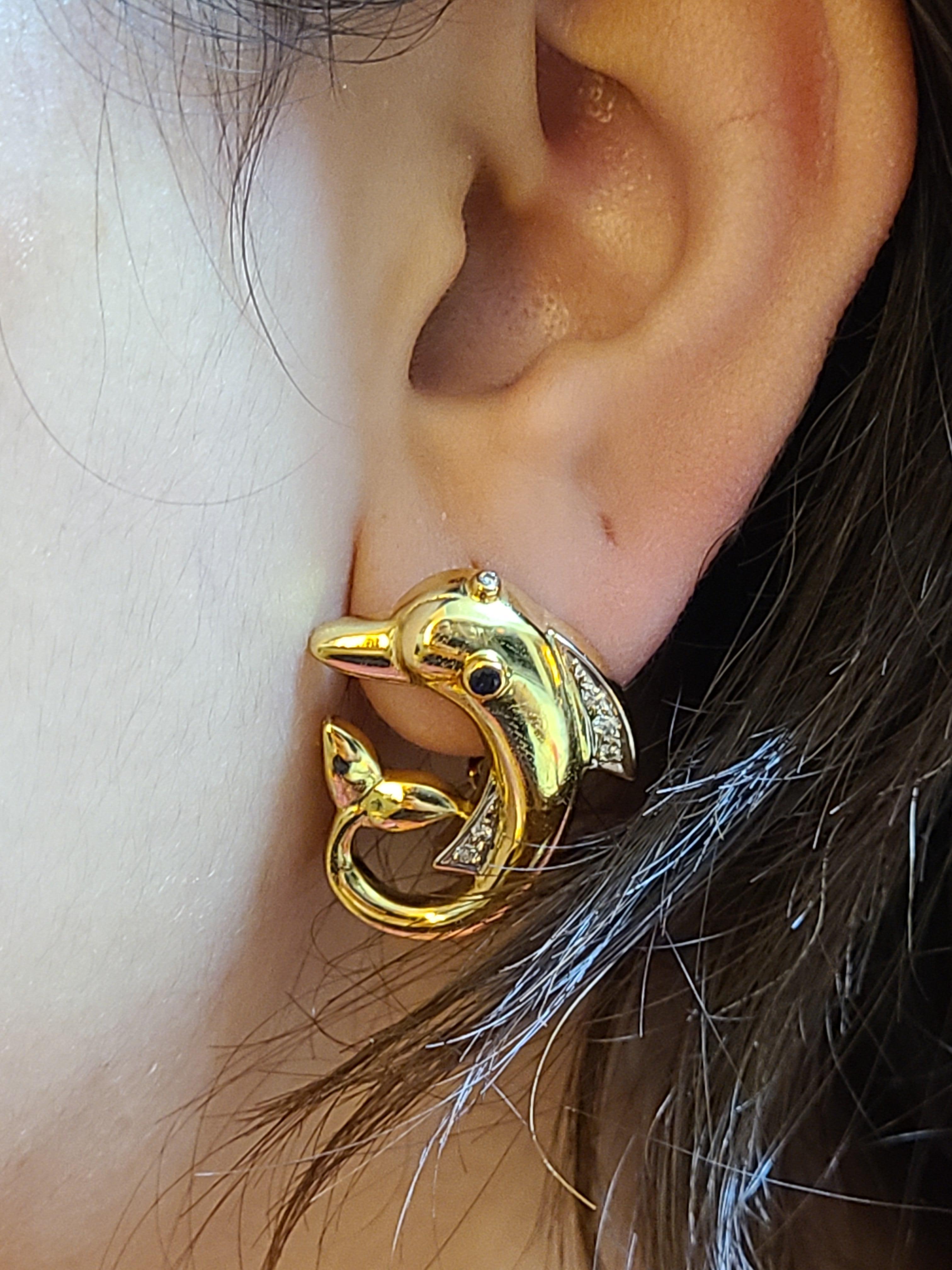 18 Karat Gold Dolphin Designer Earring In Excellent Condition For Sale In Hong Kong, HK