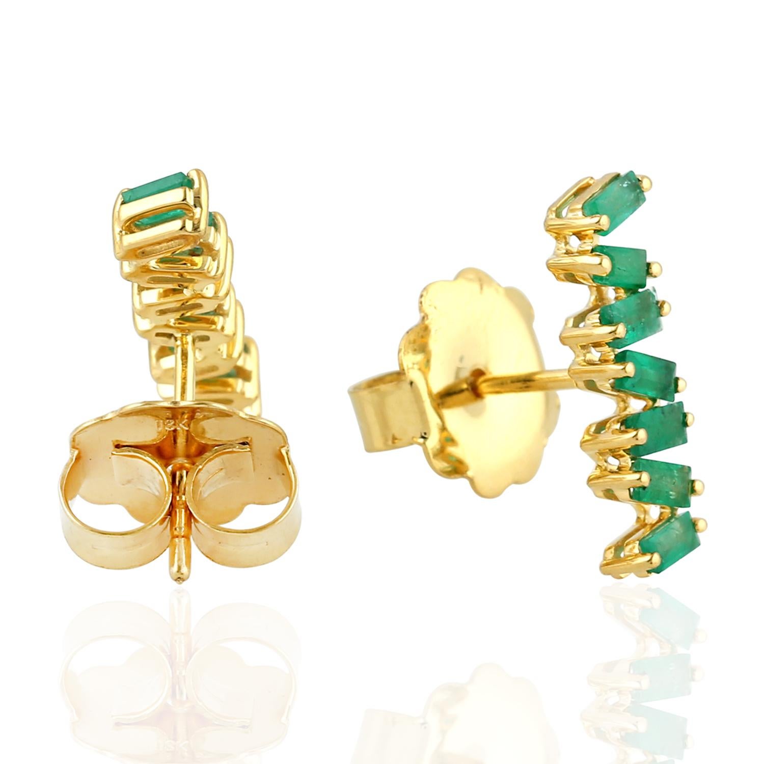 Modern 18 Karat Gold Emerald Baguette Stud Earrings For Sale