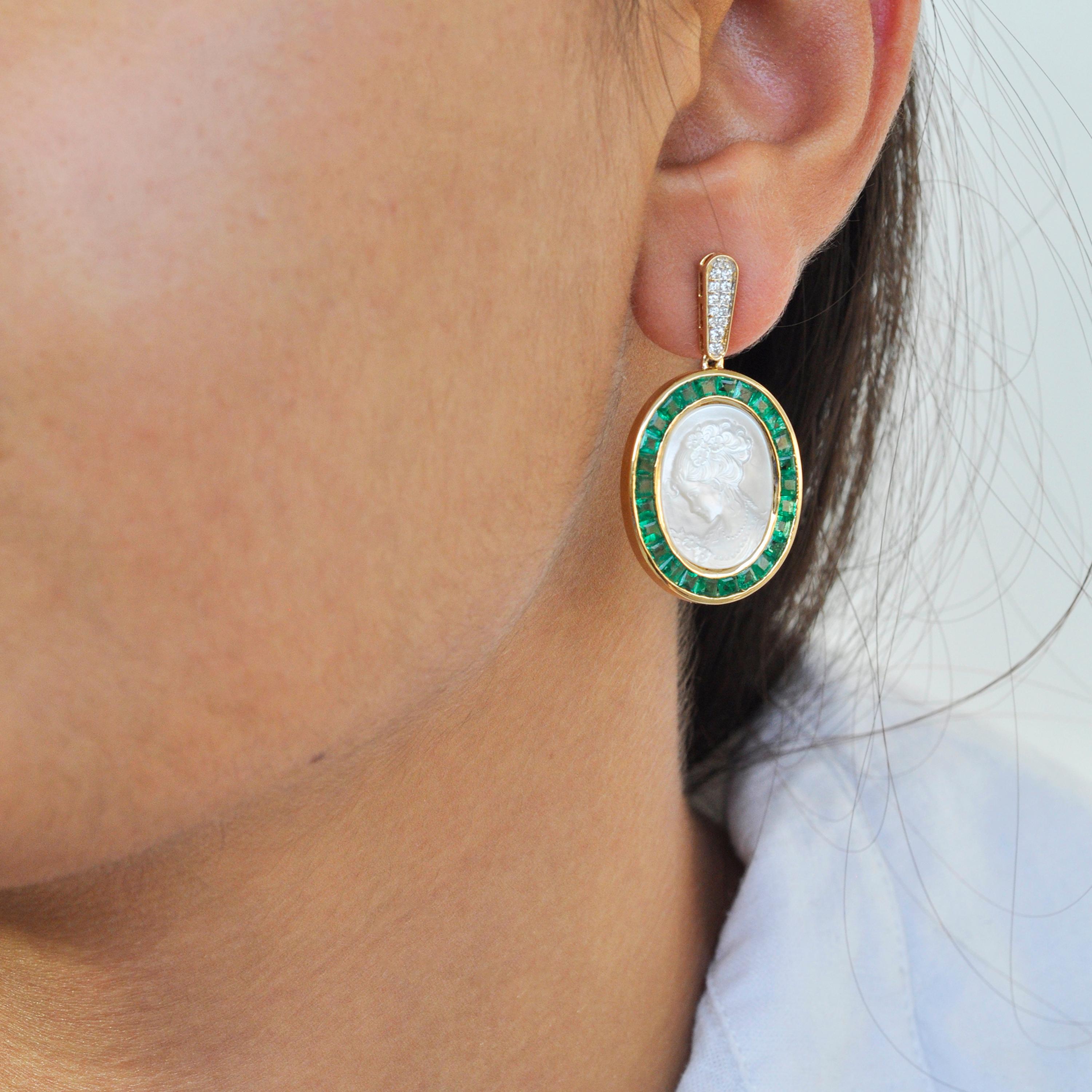 18 karat yellow gold calibre cut emerald pearl carving diamond dangler earrings.

This extraordinary gleaming green emerald mother of pearl Cameo dangling earrings is very princely. The center exquisite special cameo portrait on the relief of a