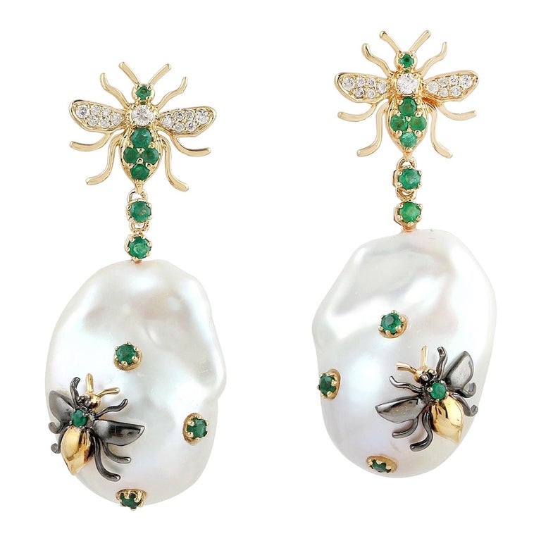 Emerald Pearl Diamond 18 Karat Gold Bee Earrings For Sale at